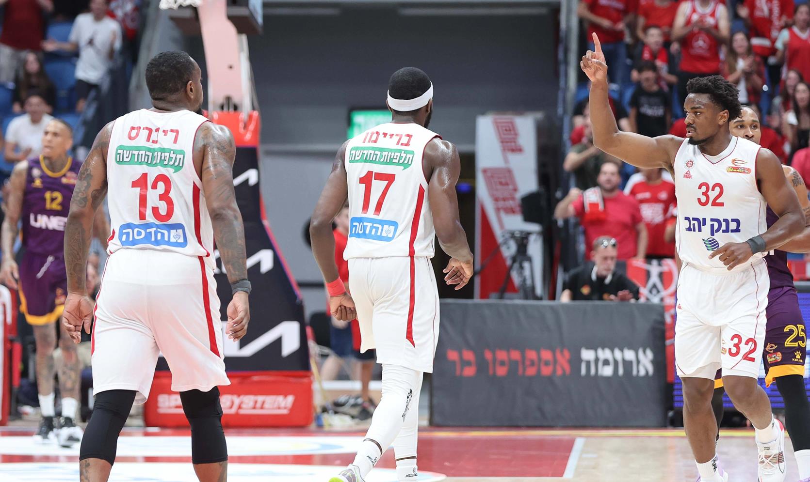 צפו: בריימו וריברס בלטו באדום במשחק 1