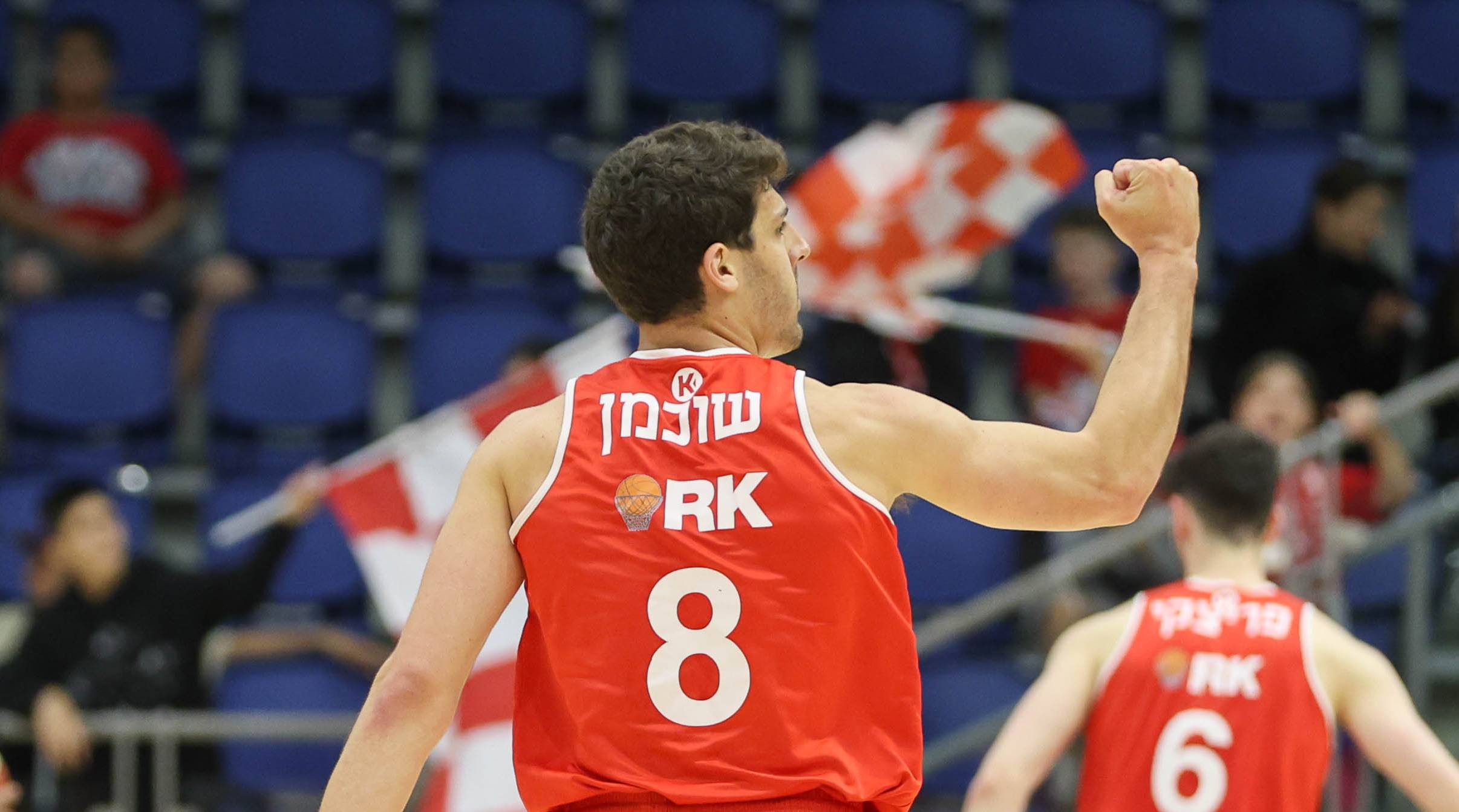 צפו: חואקין שוכמן מגיע חם לרבע הגמר