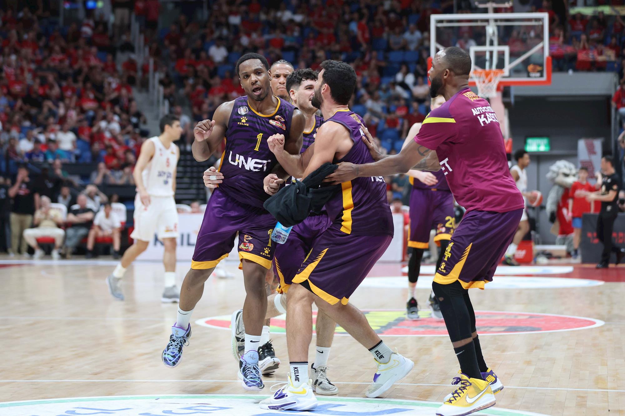 רגלנד וחולון לקחו את הביתיות בבירה