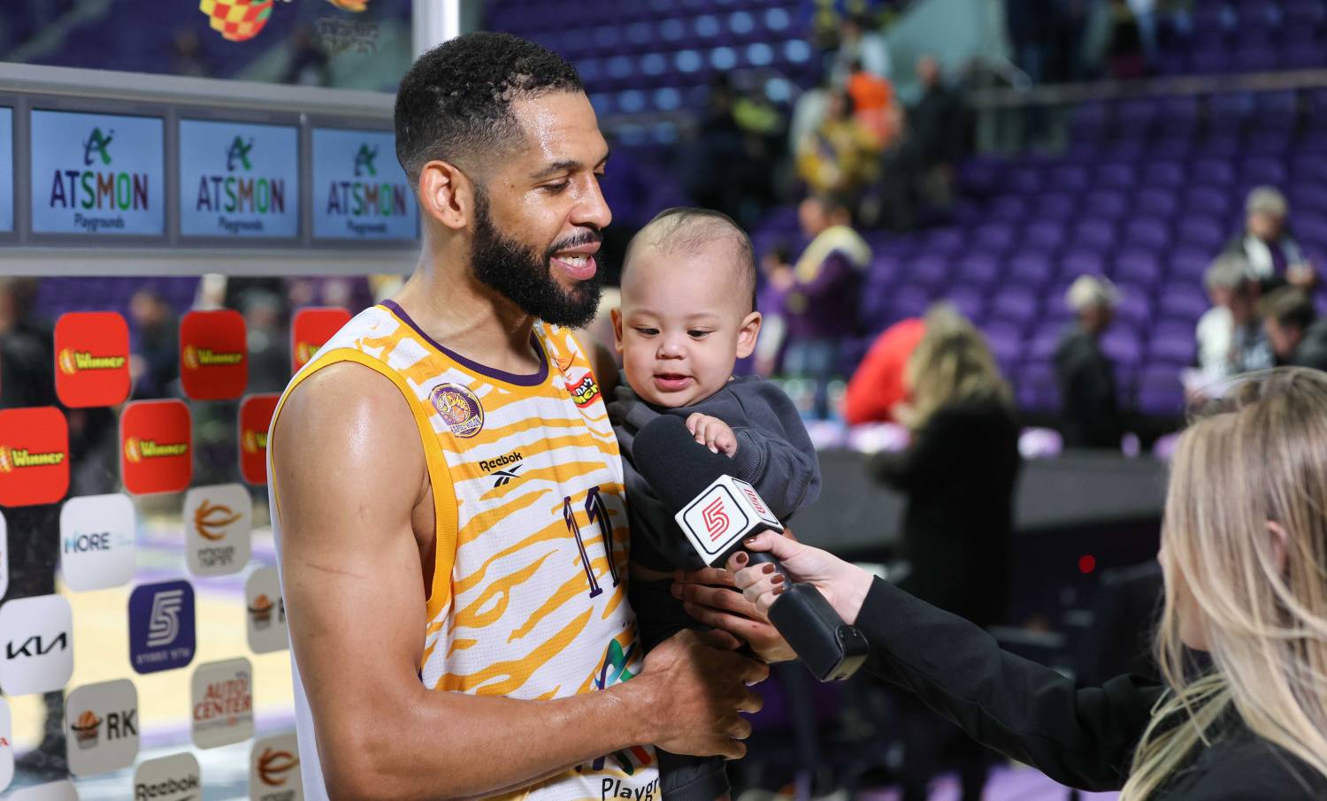 צפו: קאמבק מוצלח לסי.ג'יי האריס