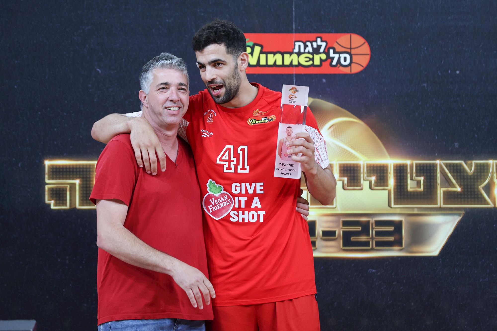 תומר גינת נבחר לחמישיית מצטייני העונה