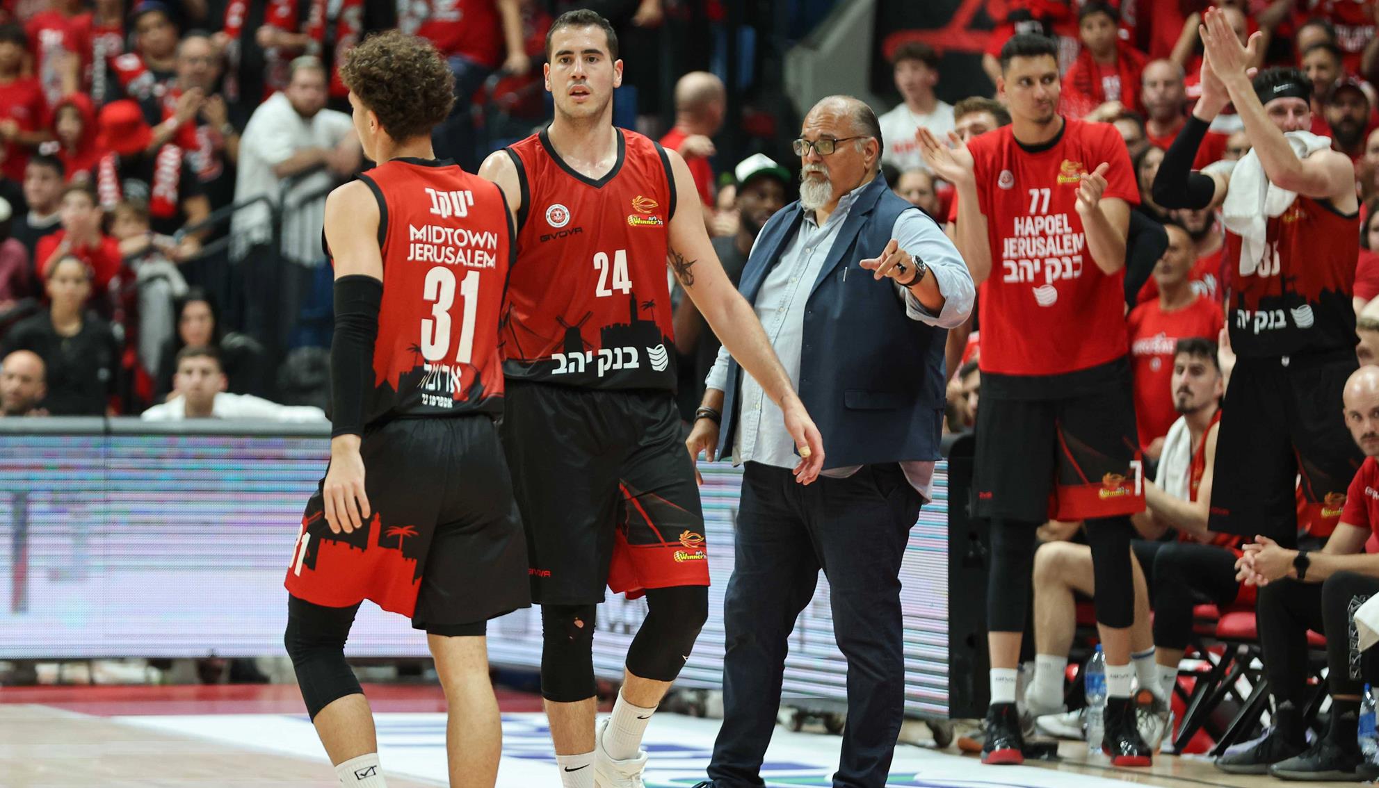 צפו: שבוע הקאמבק של עוז בלייזר