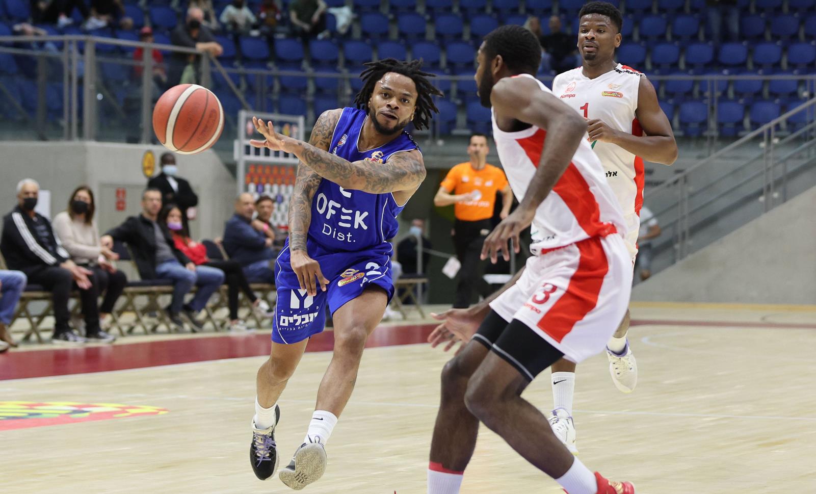 צפו: מופע המסירות של די.ג'יי קופר