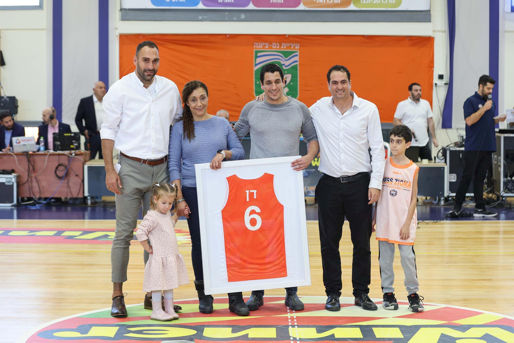 צפו: טקס הפרישה המרגש של טל דן