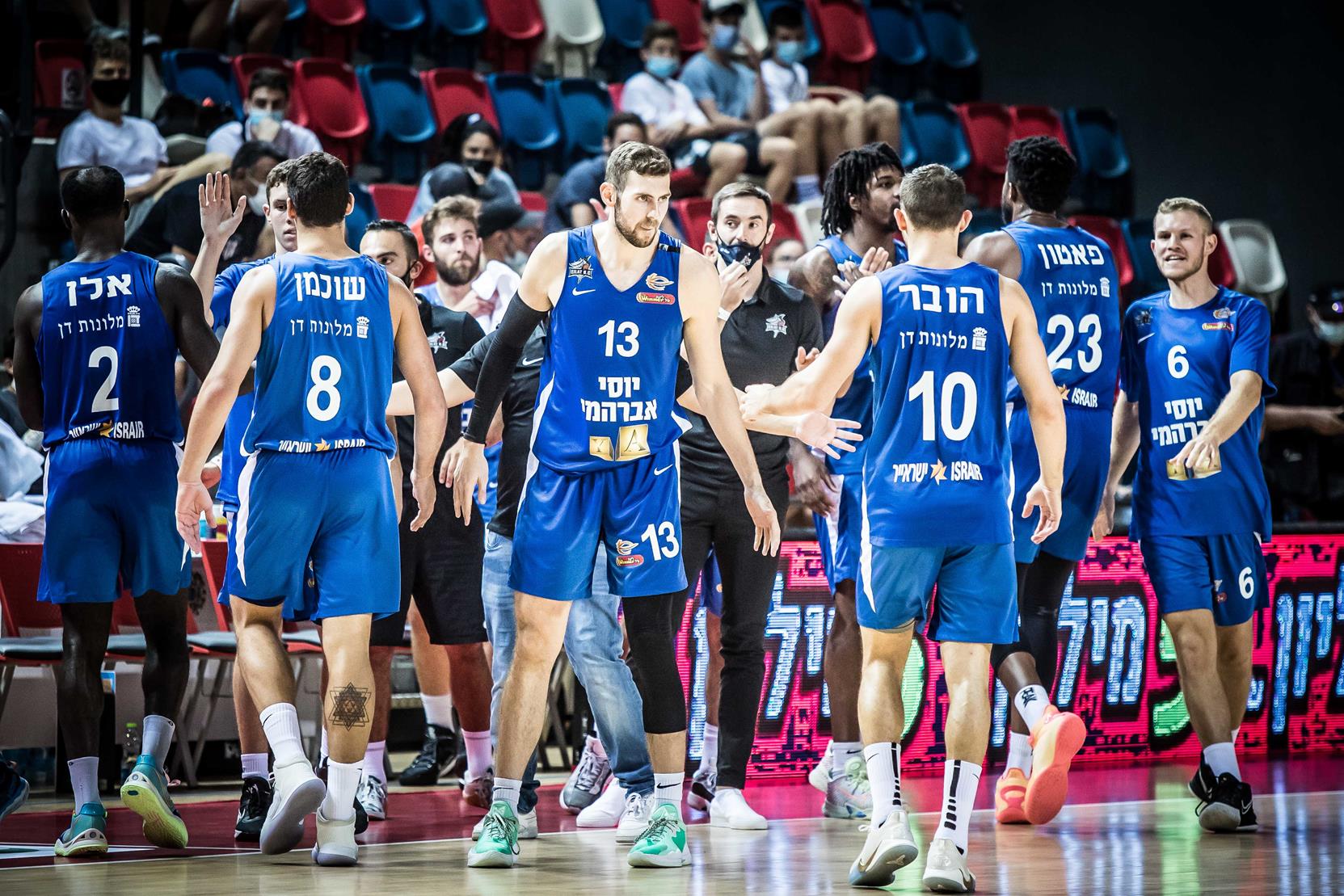 אילת: קרטר פצוע, קריסטיאן דוליטל חתם