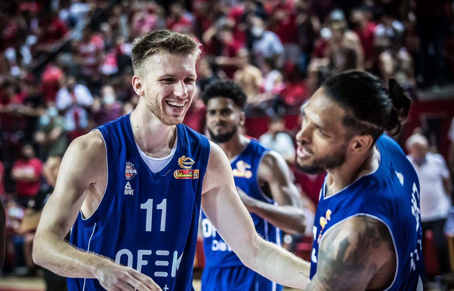 הקו החם: כריס באב פרע שטר ראשון