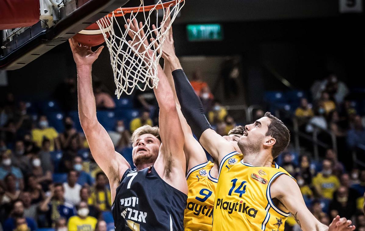 צפו: דאבל-דאבל ראשון בקריירה לרוינה