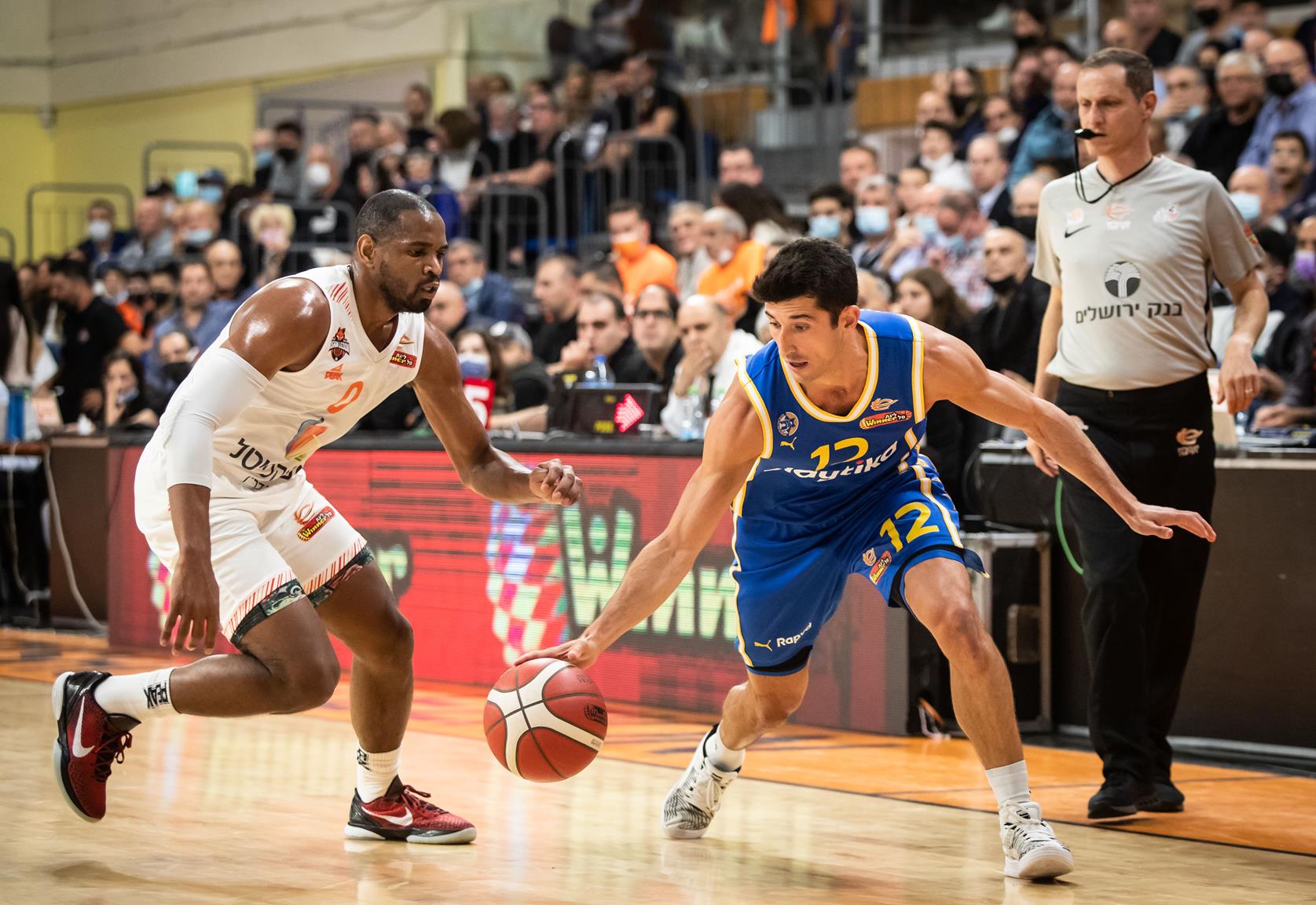 הערב: נועלת הטבלה מתארחת אצל האלופה