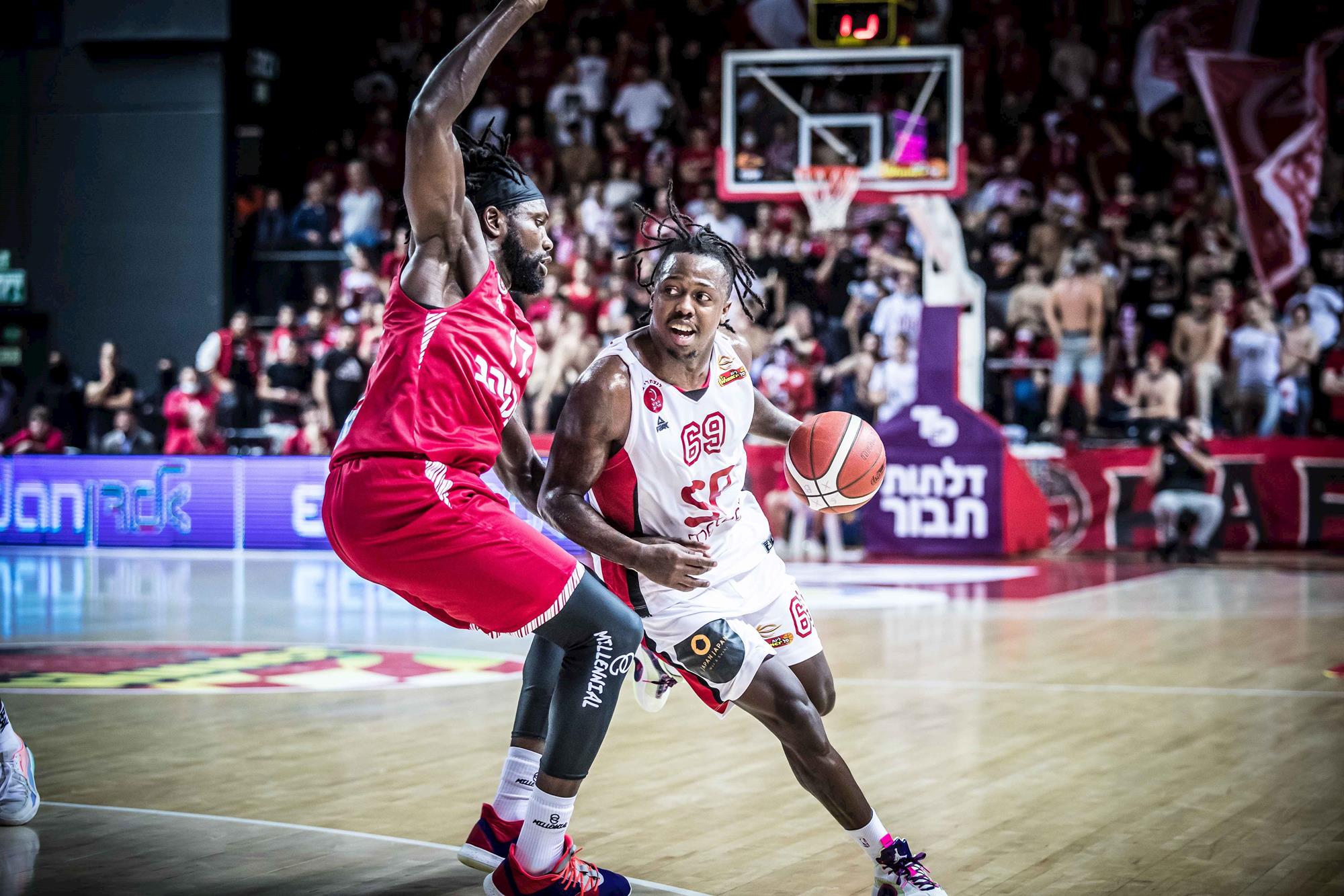 הערב: קרב אדומות לוהט בפיס ארנה