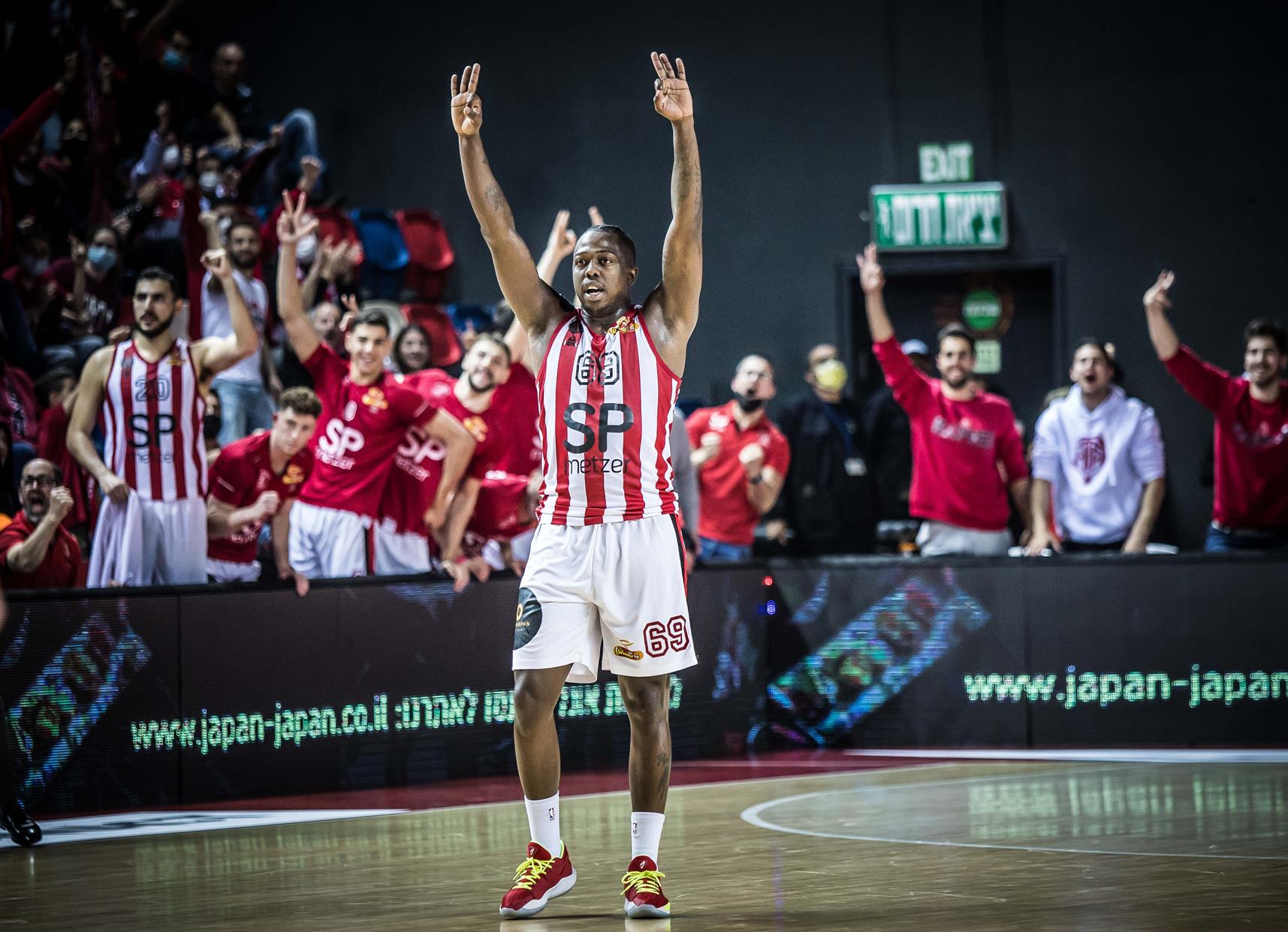 צפו: שיא מועדון באסיסטים לג'ייקובן בראון