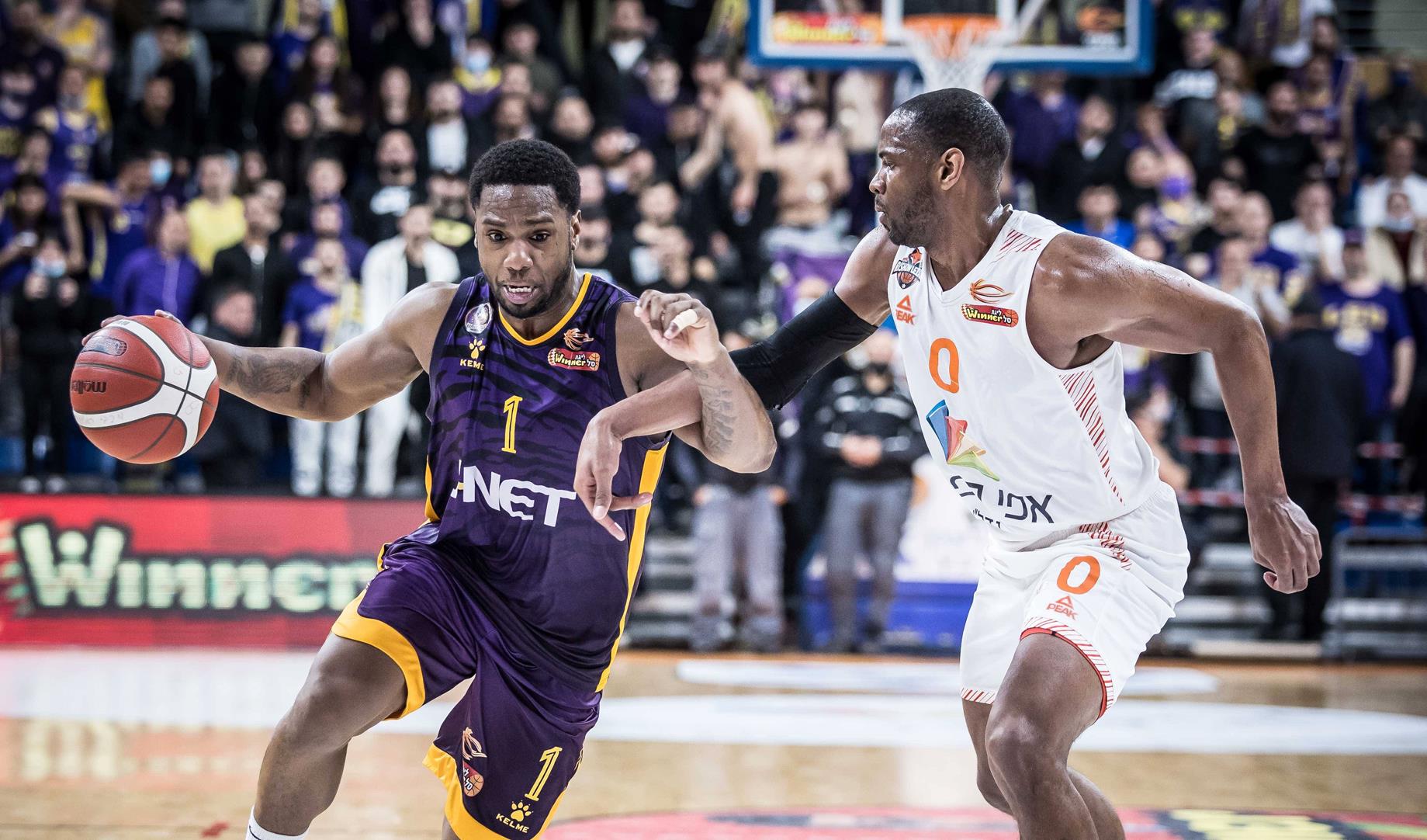 צפו: ג'ו רגלנד סחף את חולון למקום השני