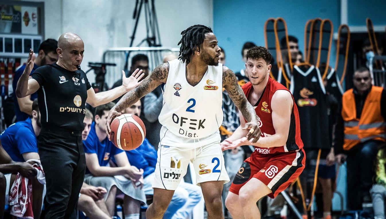 צפו: קופר השתלב במהירות בבני הרצליה