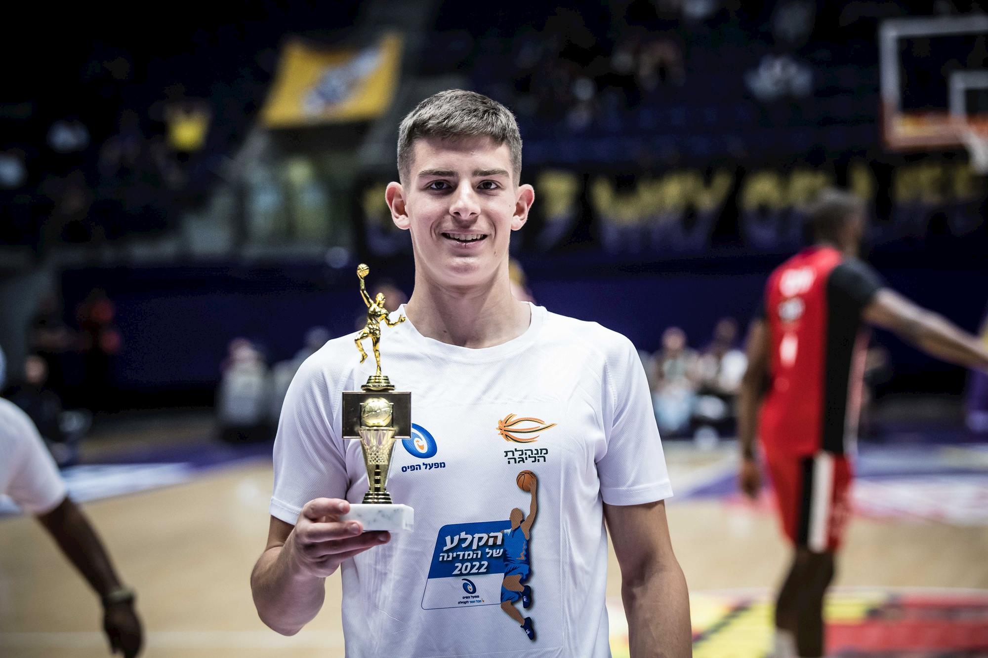 "הקלע של המדינה": פורת ניצח בכדור הזהב