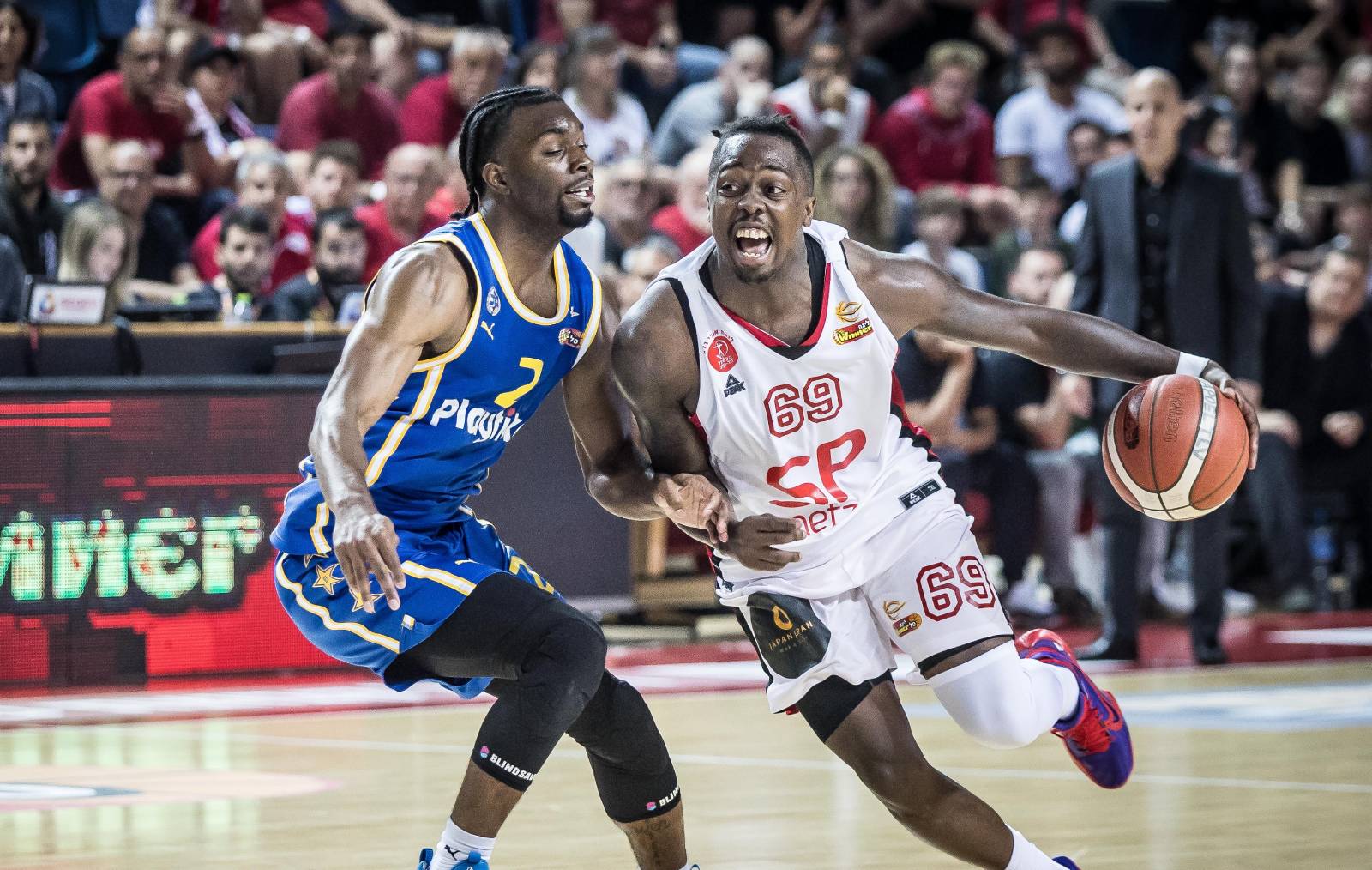 צפו: הופעה אישית נהדרת לג'ייקובן בראון