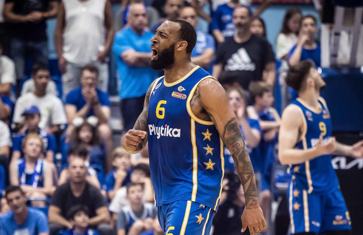 צפו: דריק וויליאמס בכושר קליעה נהדר