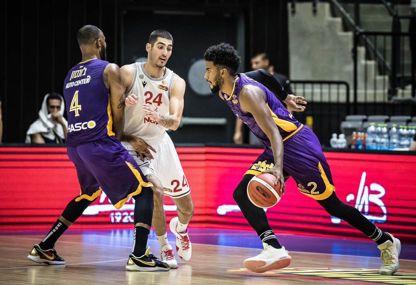 במוצ"ש: האלופה יוצאת לכפר בלום