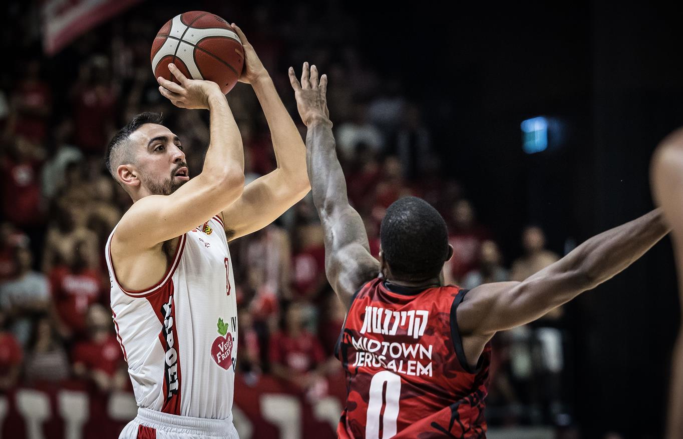 הערב: קרב צמרת גדול בפיס ארנה