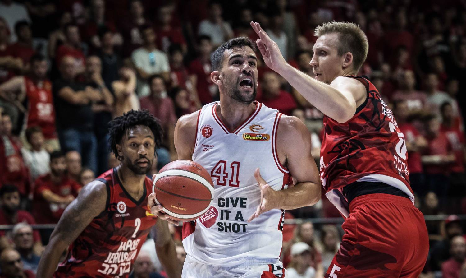 צפו: תומר גינת סחף את הפועל ת"א לגמר