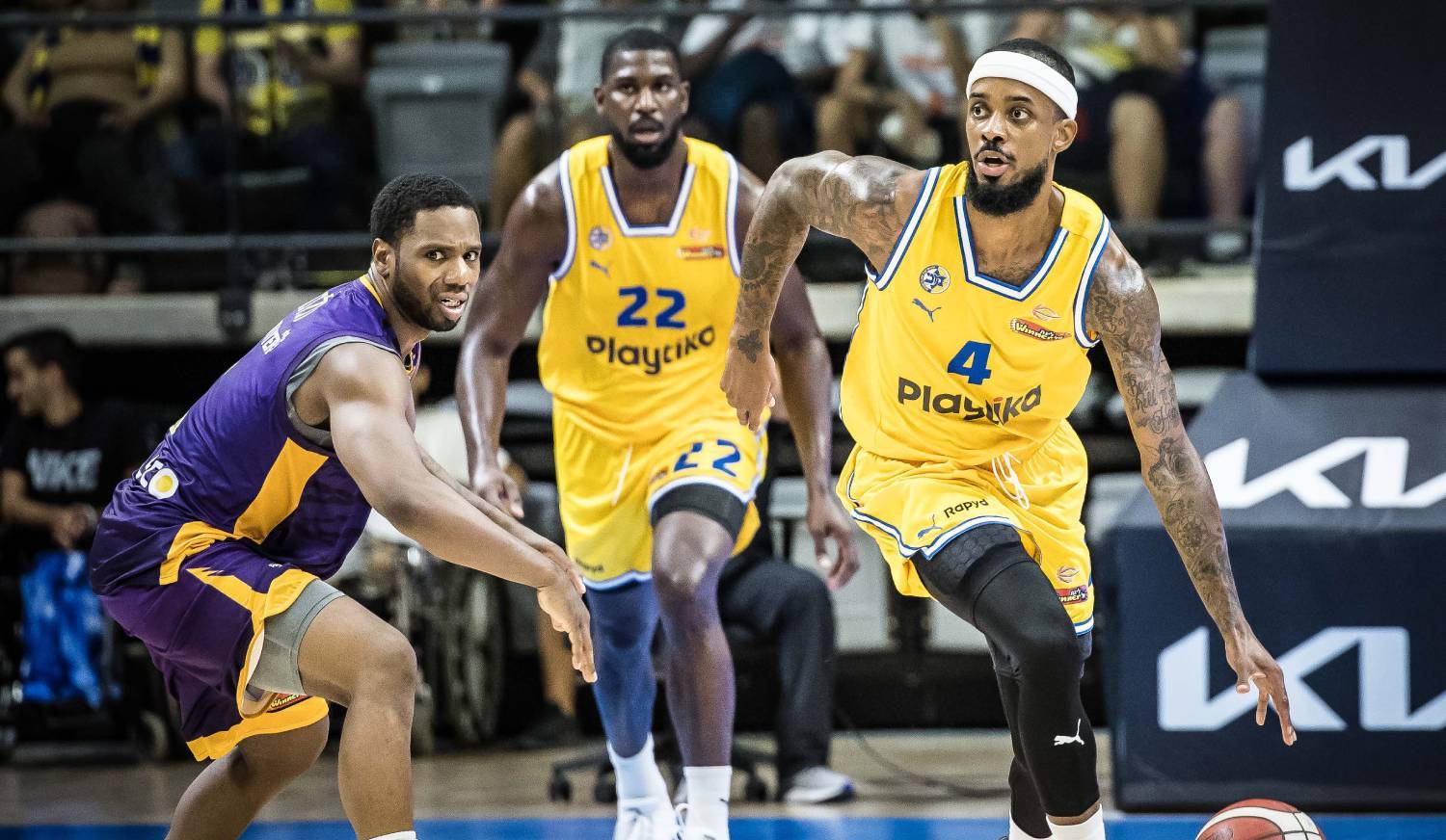 צפו: דאבל-דאבל ללורנזו בראון בבכורה