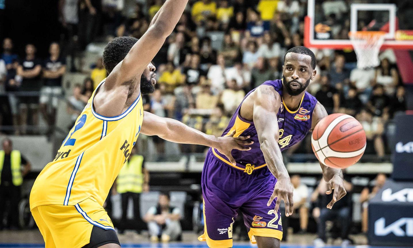 צפו: מופע אווירי של מרווין ג'ונס