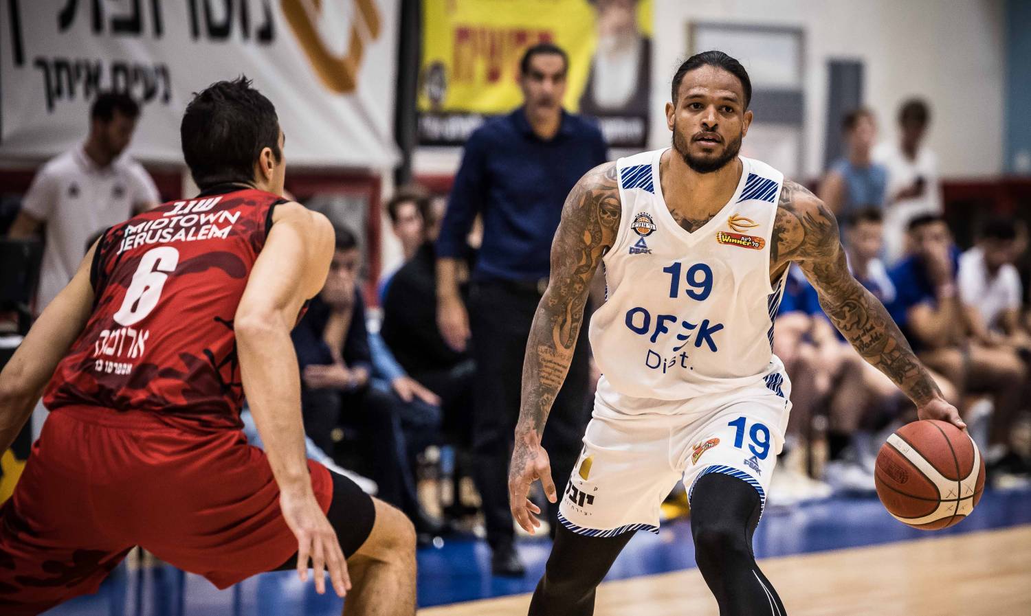 צפו: כריס באב איפס את הידית מבחוץ