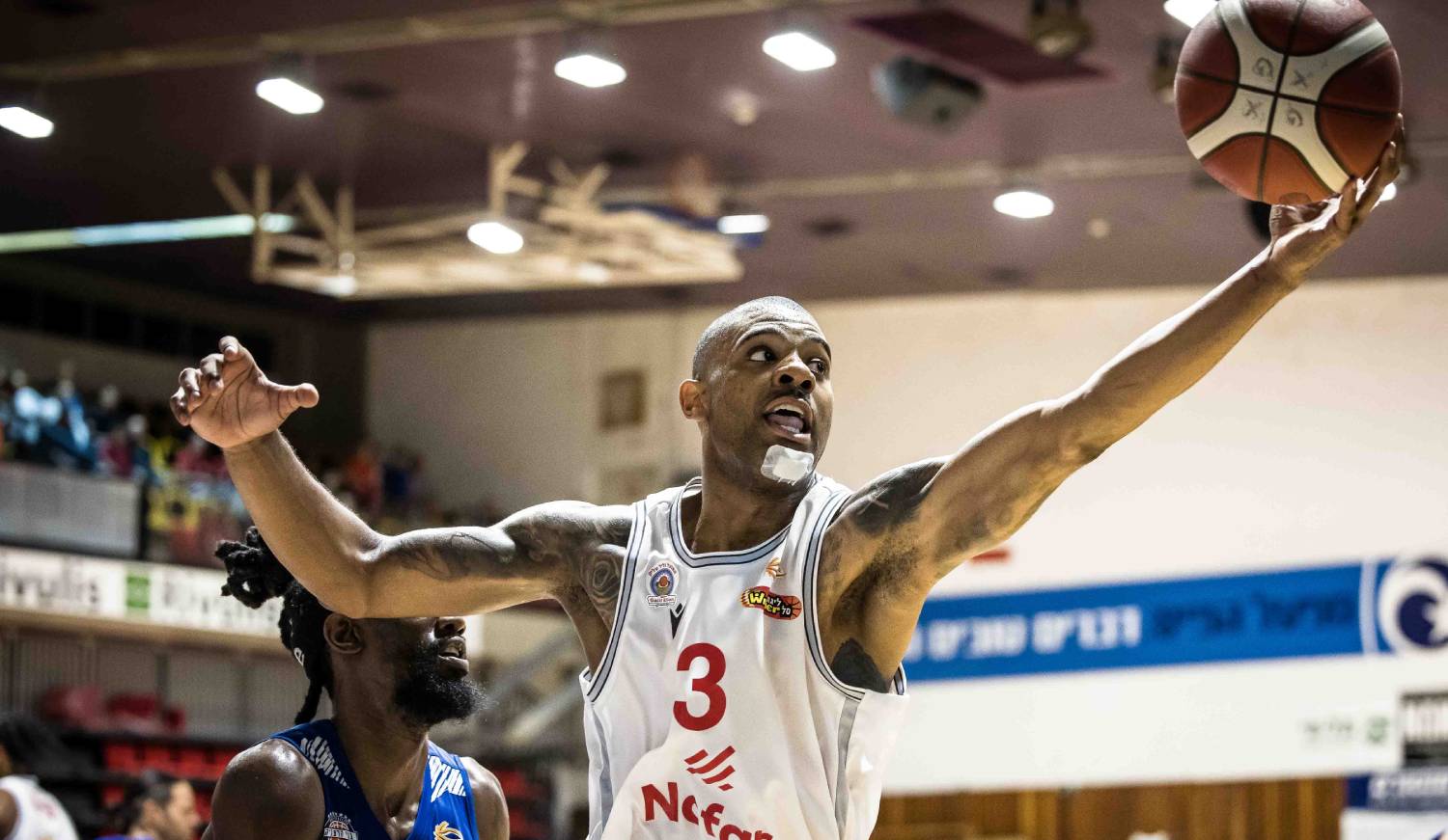 צפו: 31 נקודות לג'יילן הדסון בכפר בלום