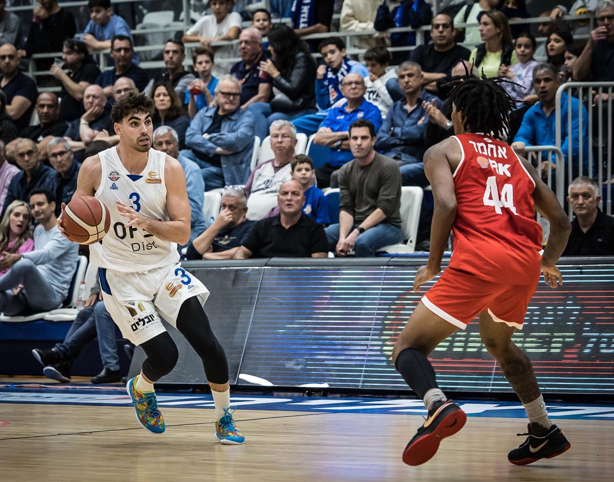 בשישי: הרצליה פוגשת את קופר והכתומים