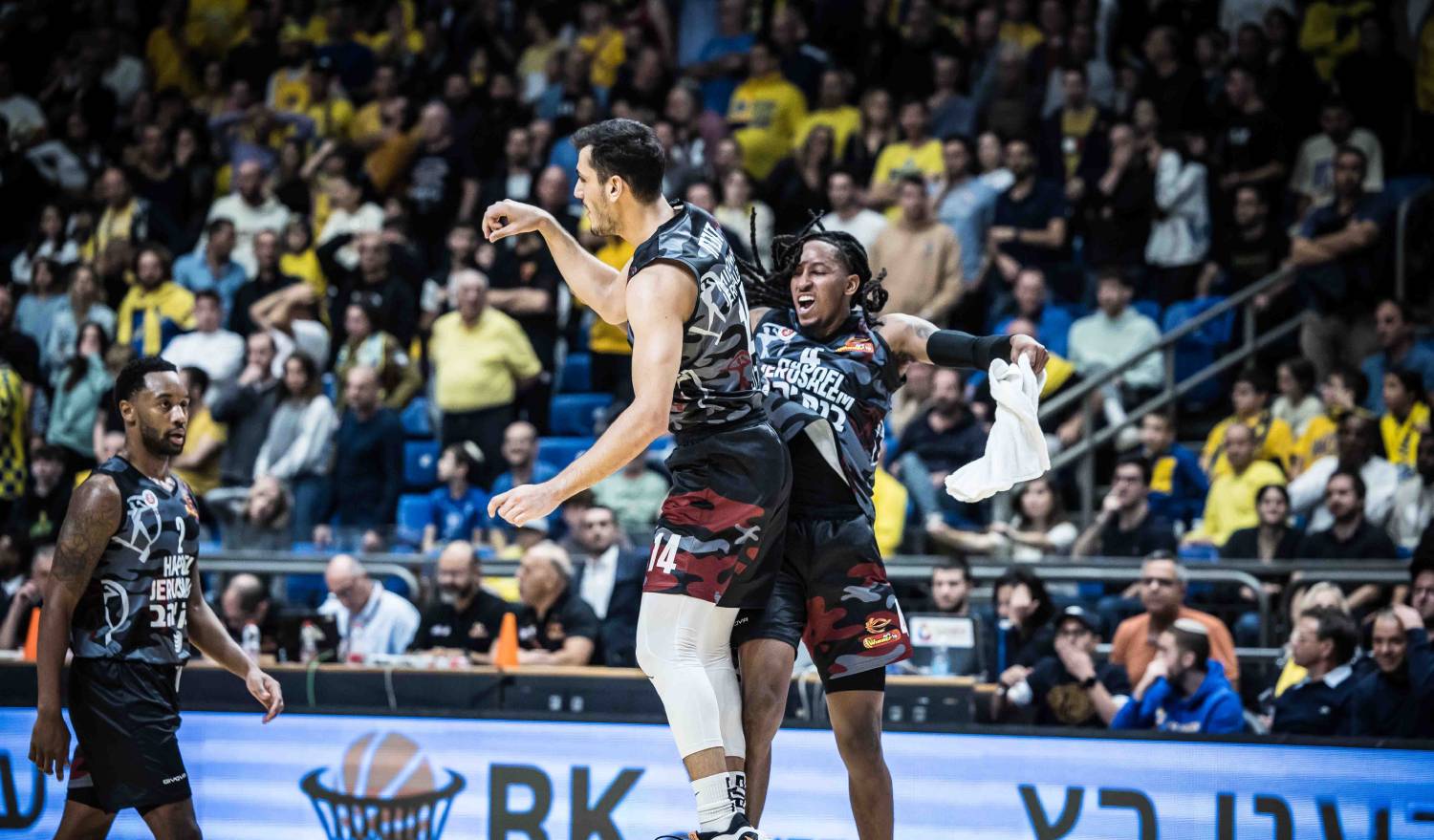 צפו: טופ 5 - קליעות קלאץ' בסוף שעון