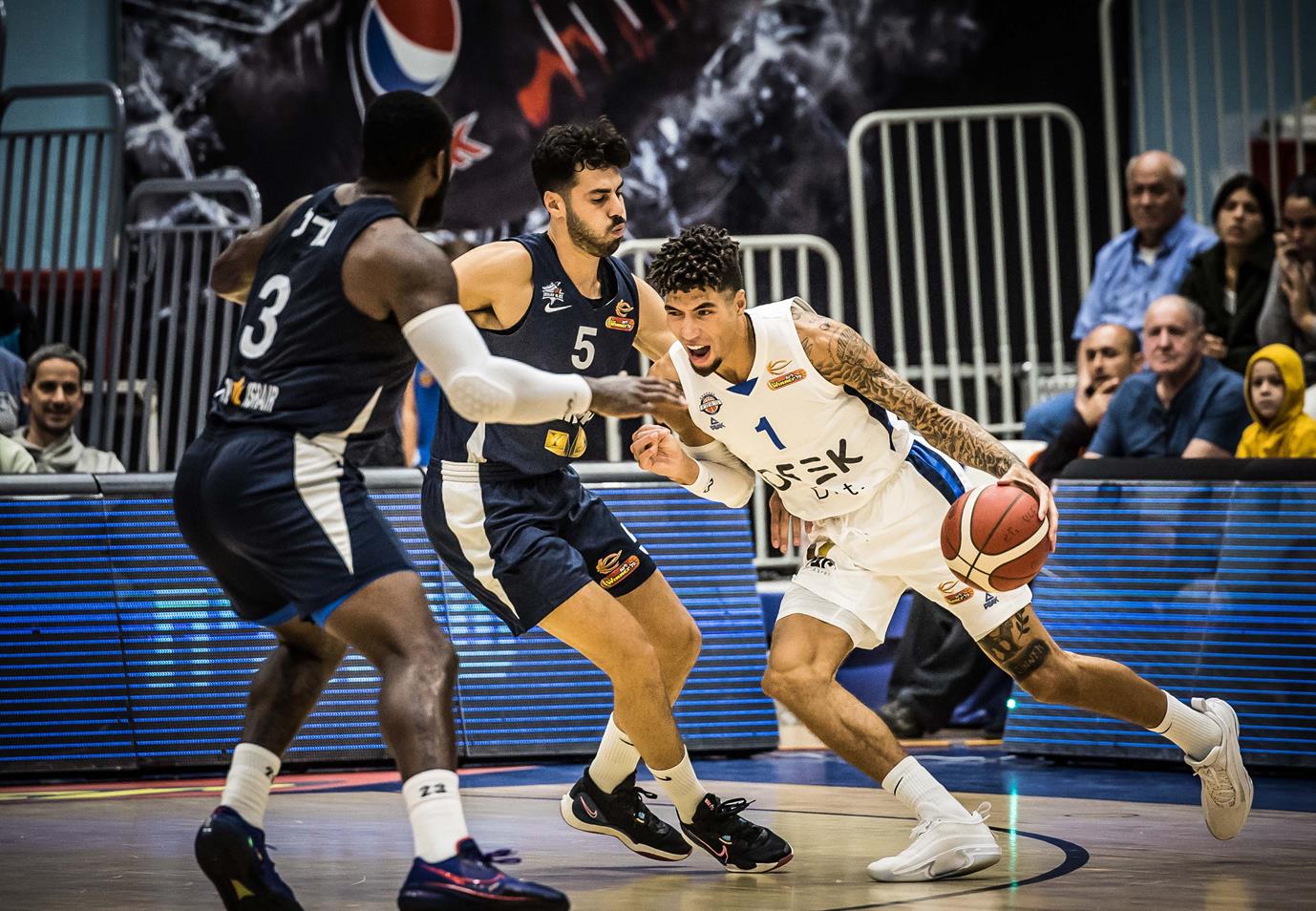 הערב: מחזיקת הגביע נגד נועלת הטבלה