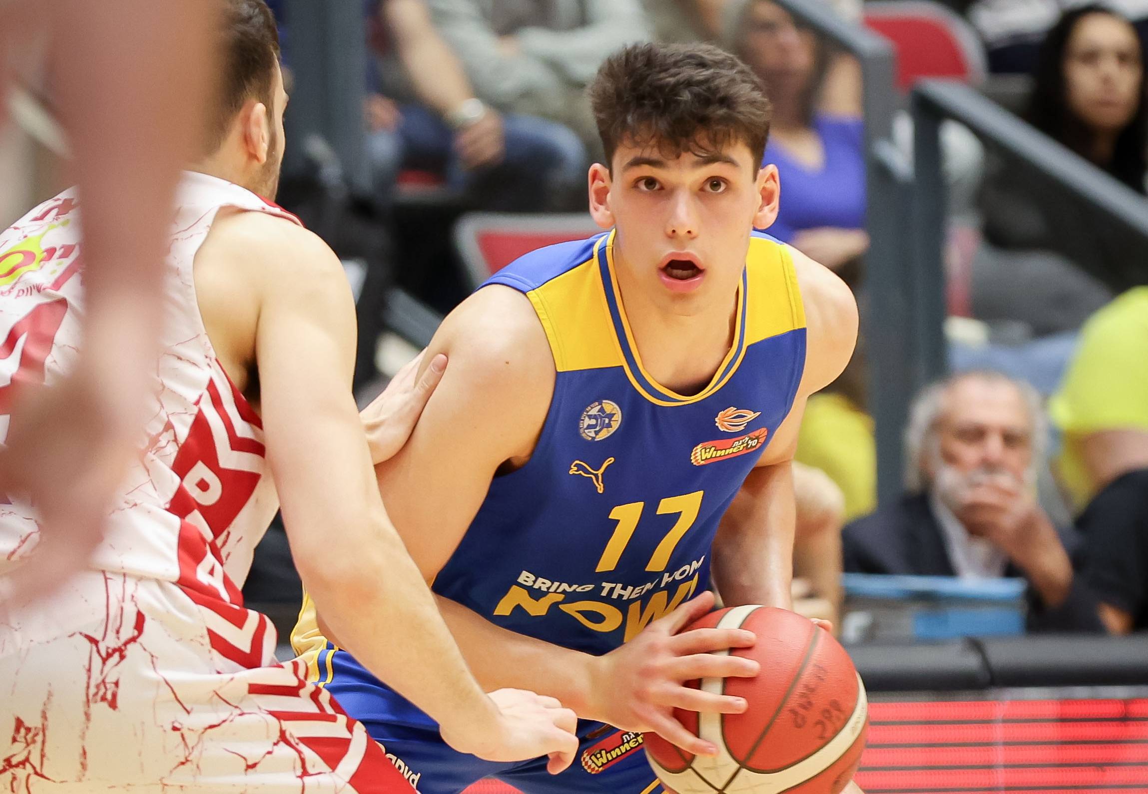 צפו: שיא חדש לעומר מאייר בבוגרים