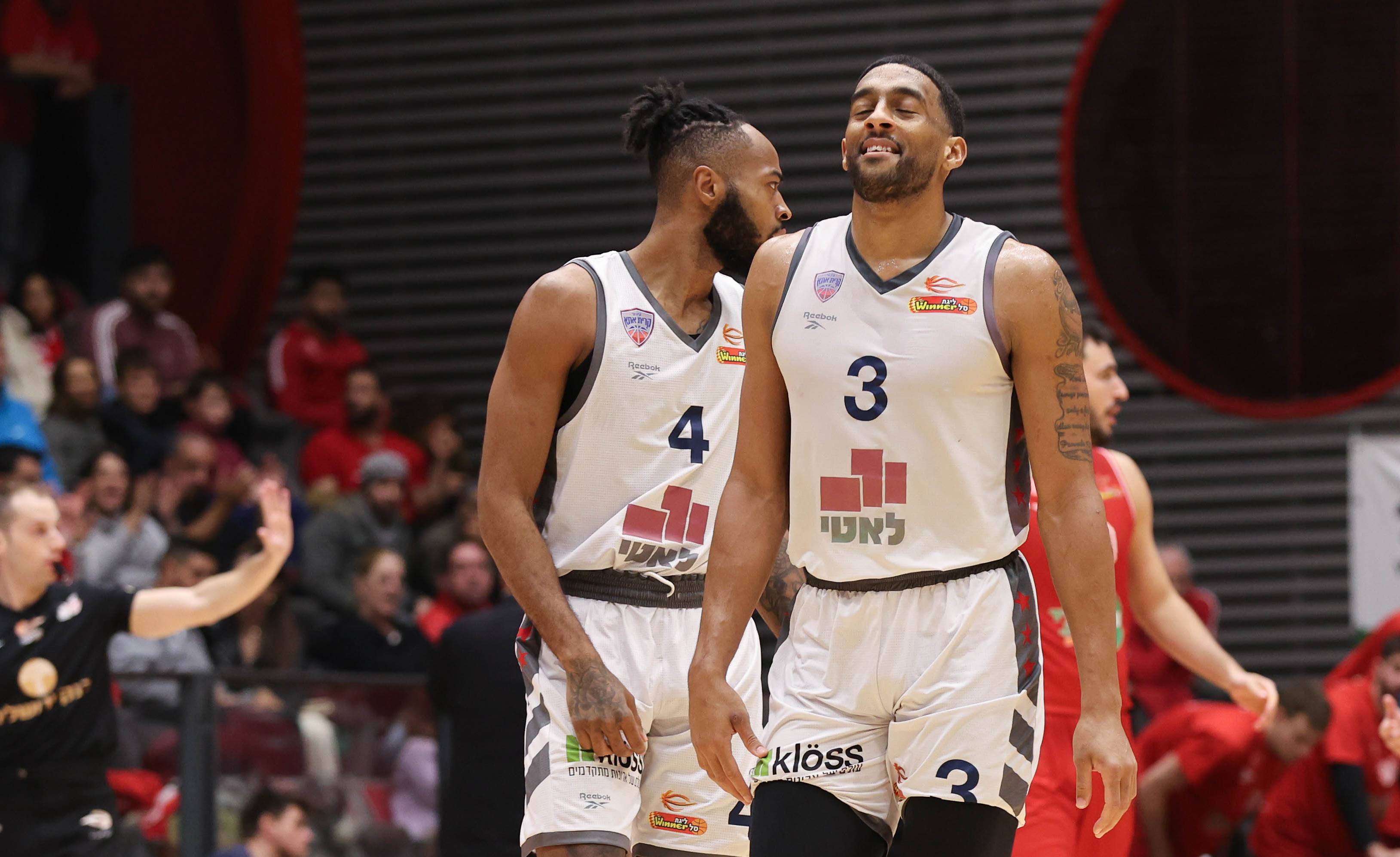 צפו: חגיגה של אמין סטיבנס באיזור הצבע