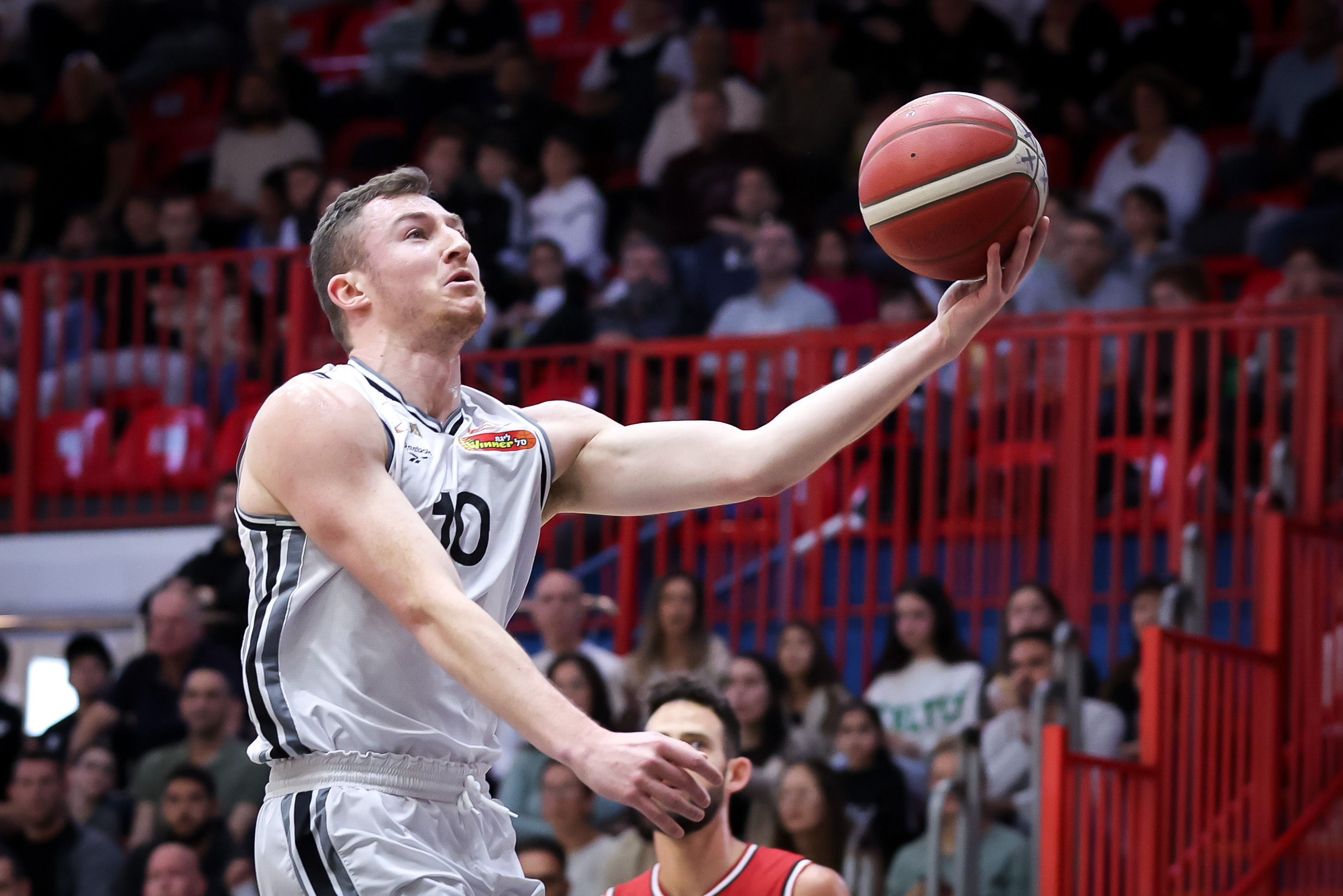 צפו: הופעה ביתית גדולה לספנסר וייס