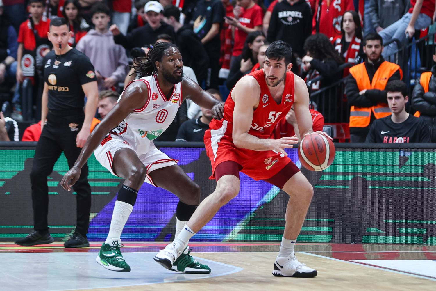 הערב: מפגש אדומות גדול ברבע הגמר