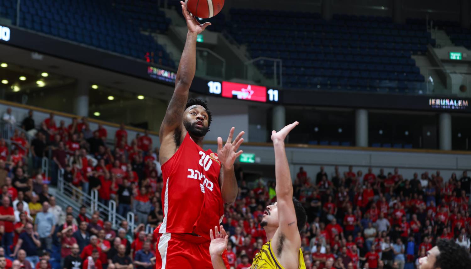 צפו: ליוואי רנדולף הופיע לפלייאוף בגדול