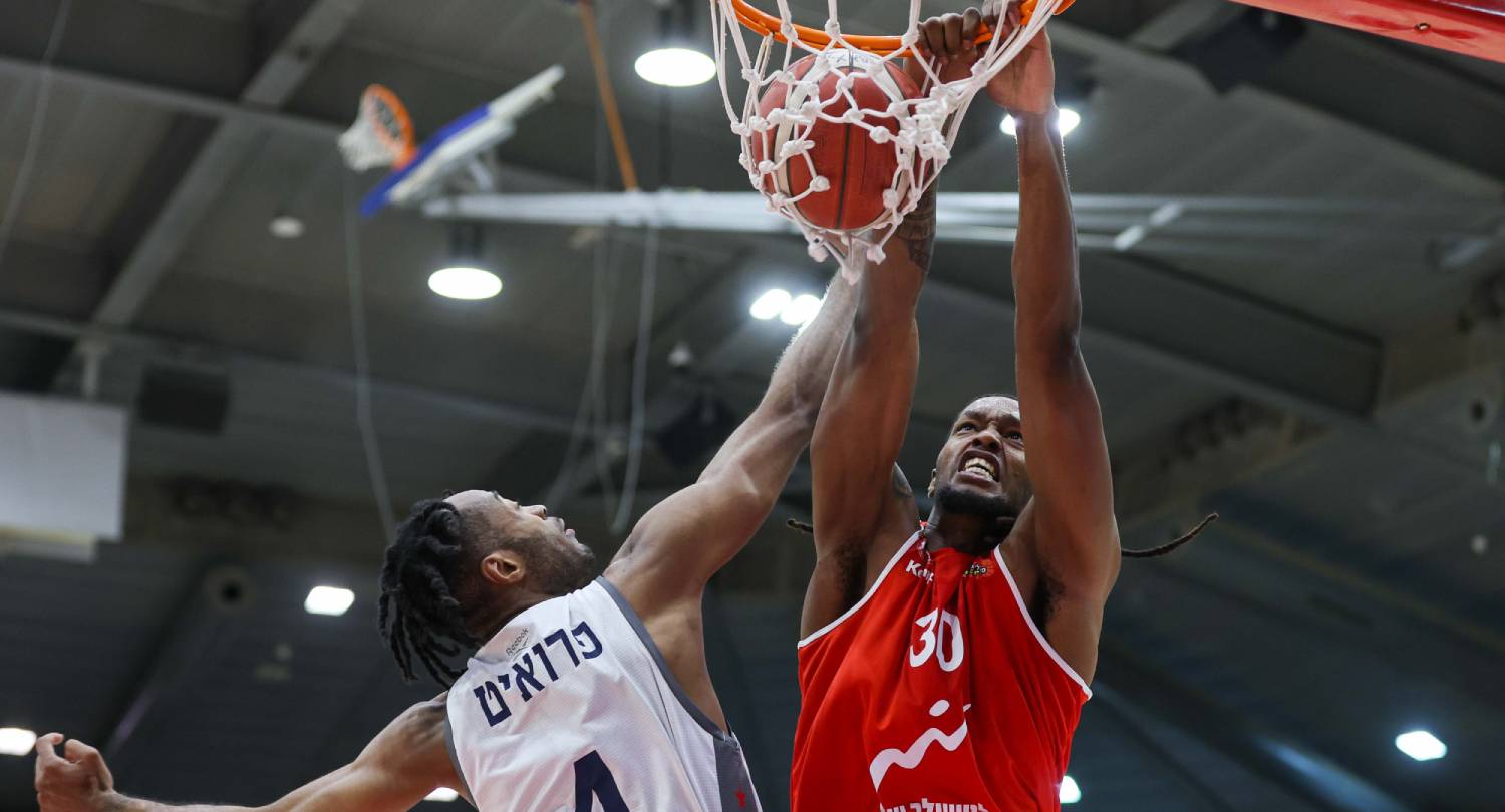 צפו: בכורה אדירה לקריס בנקסטון