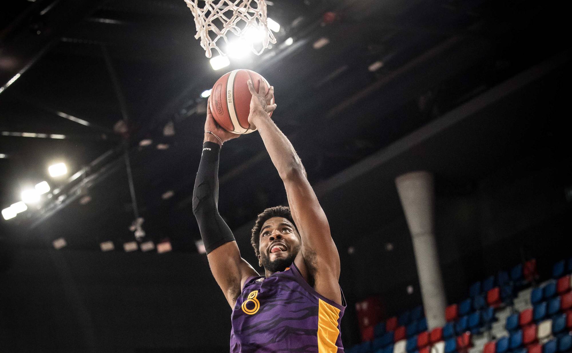 צפו: שון דאוסון פתח עונה ברגל ימין