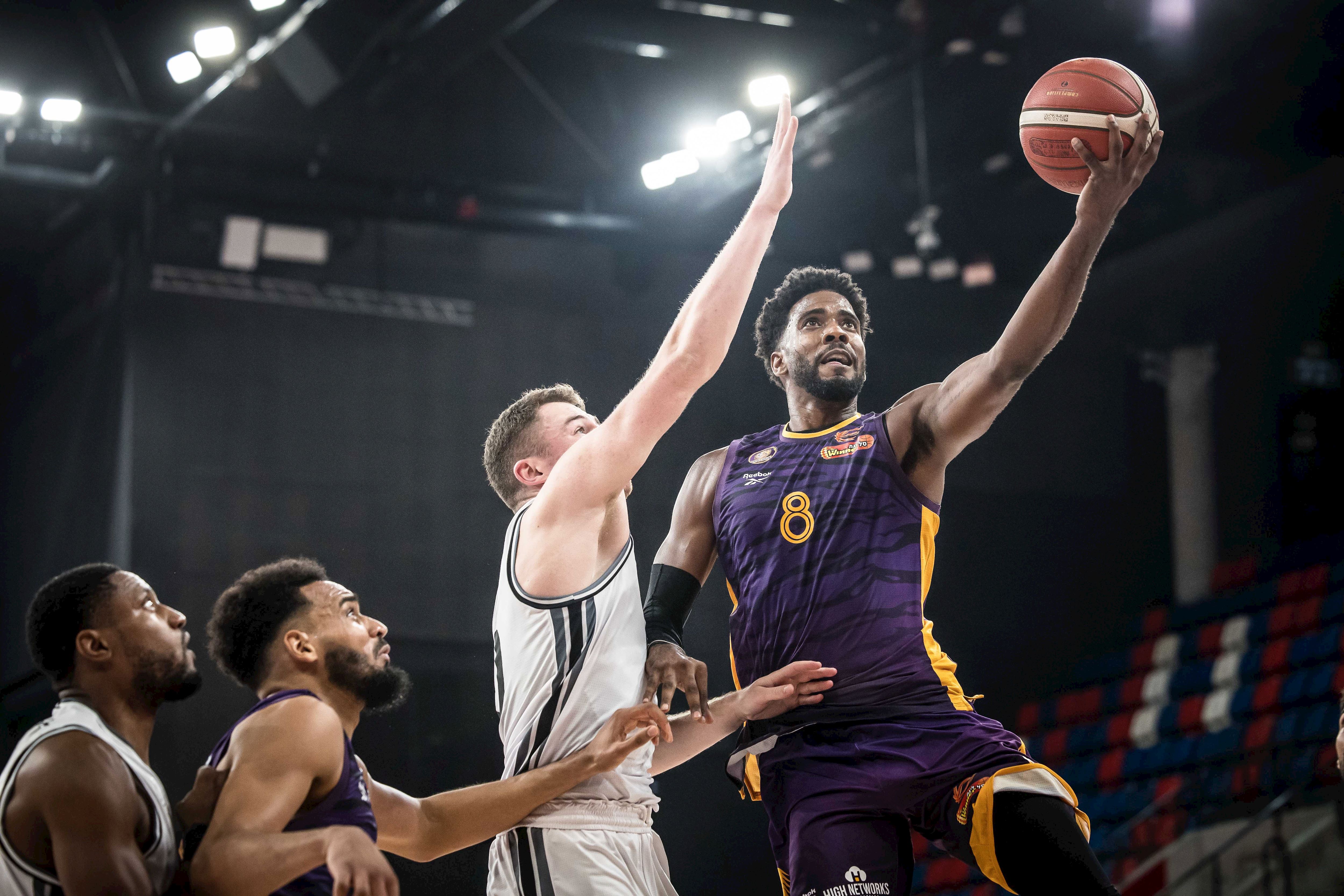 חולון בחצי הגמר בזכות סיומת מרשימה