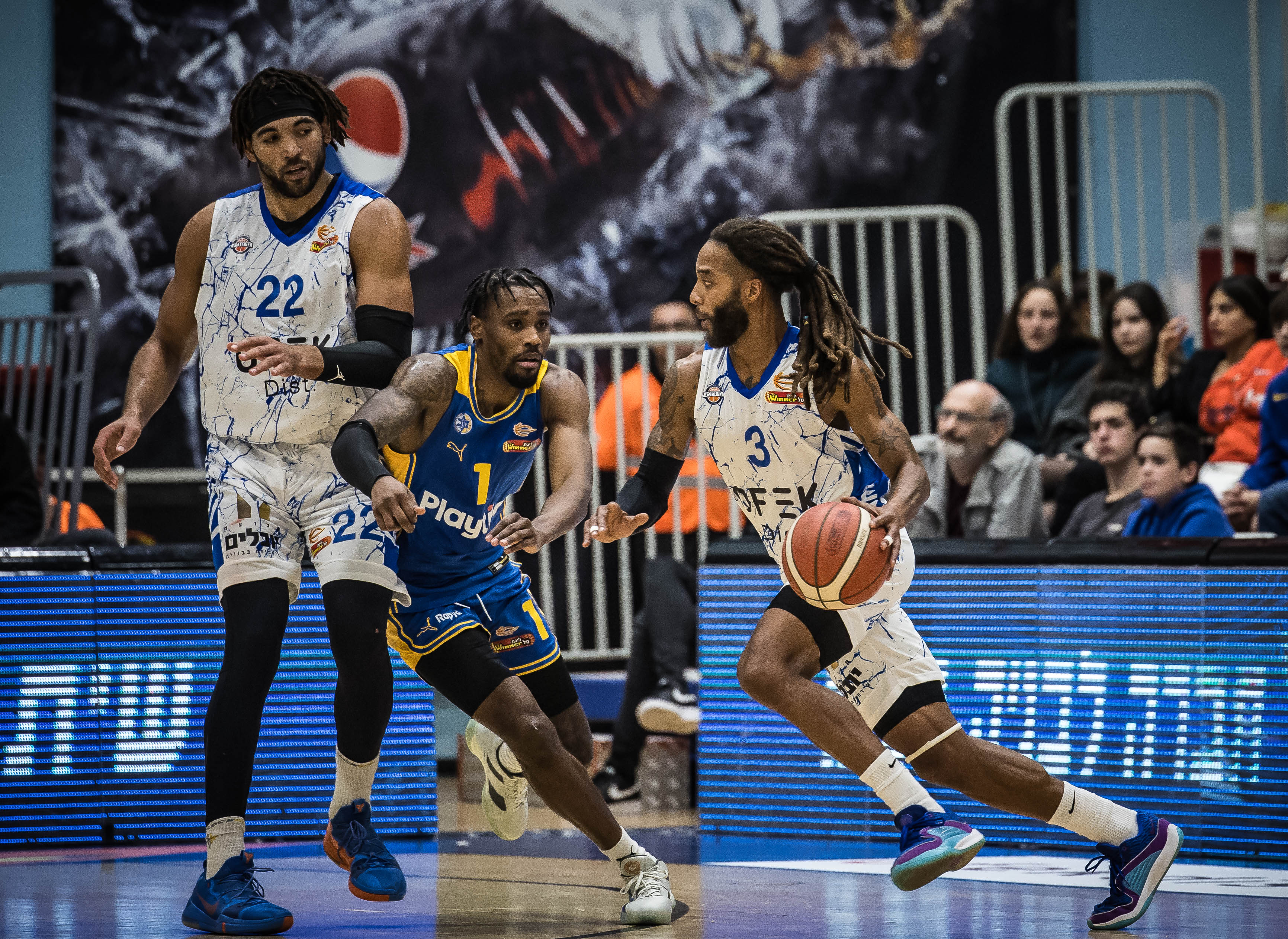 הערב: בני הרצליה יוצאת לרוממה