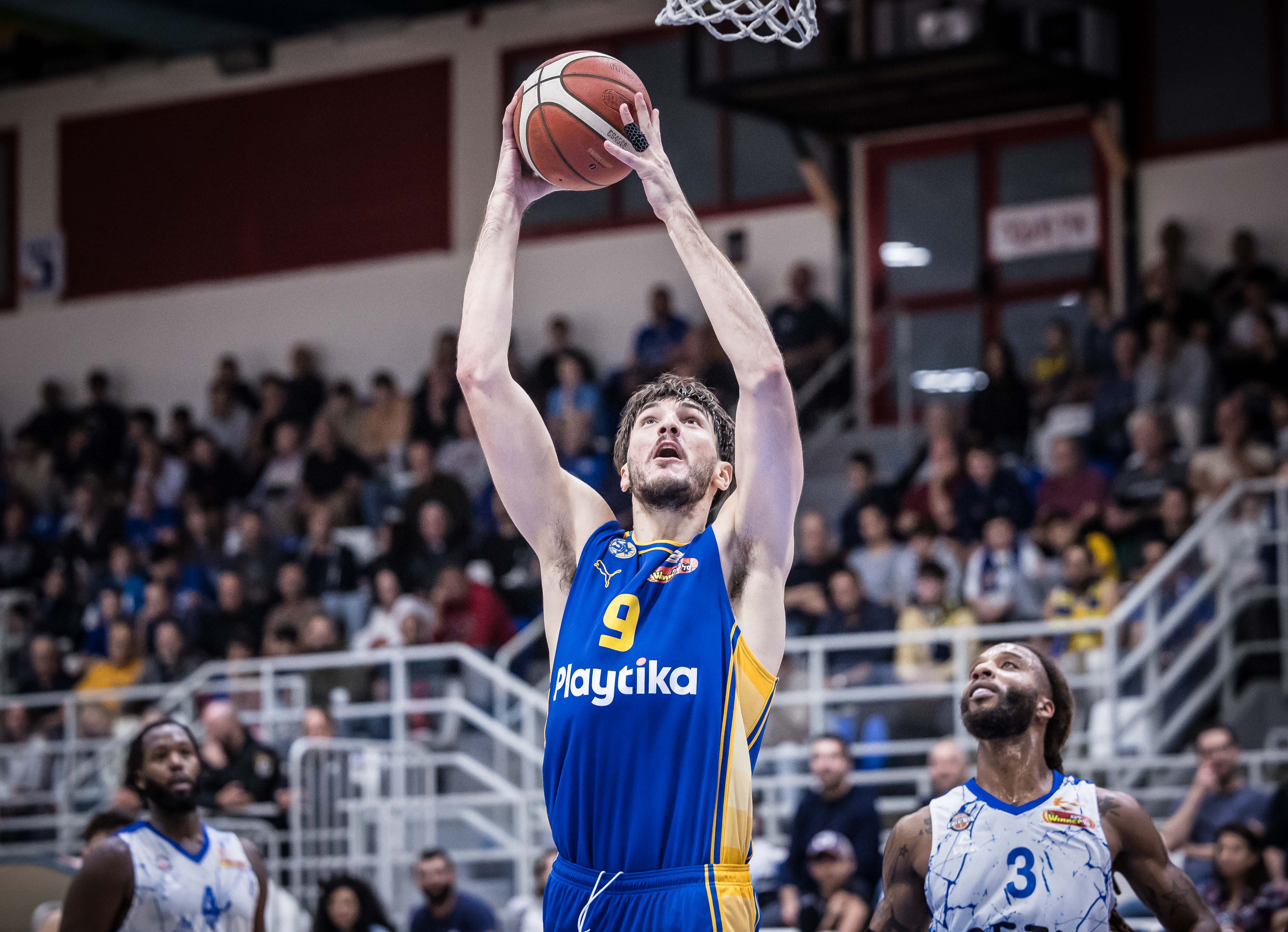 ברגל ימין: פרמיירה מרשימה לאלופה