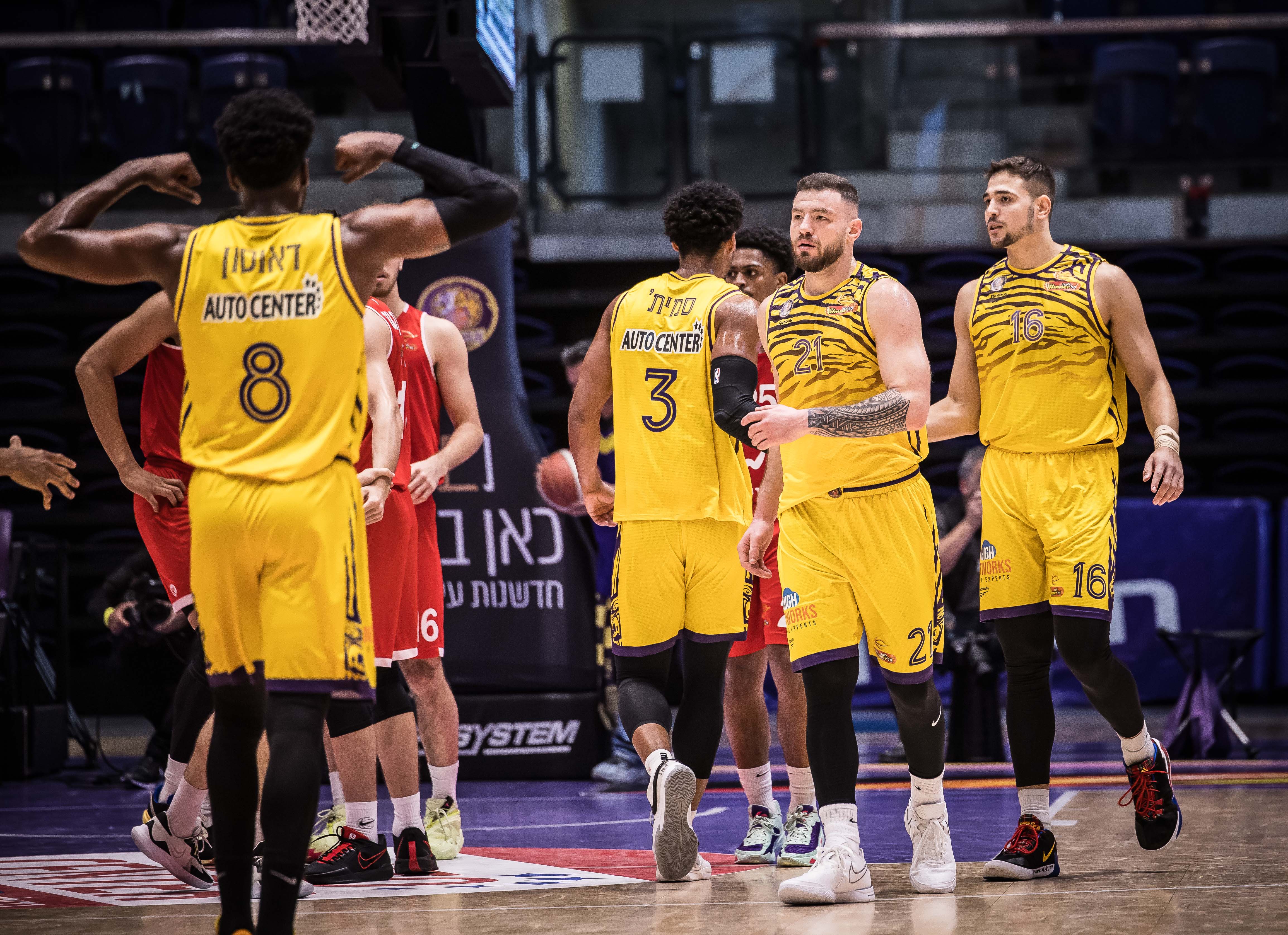 ארצי כיכב, הסגולים-צהובים עלו למאזן 0:2