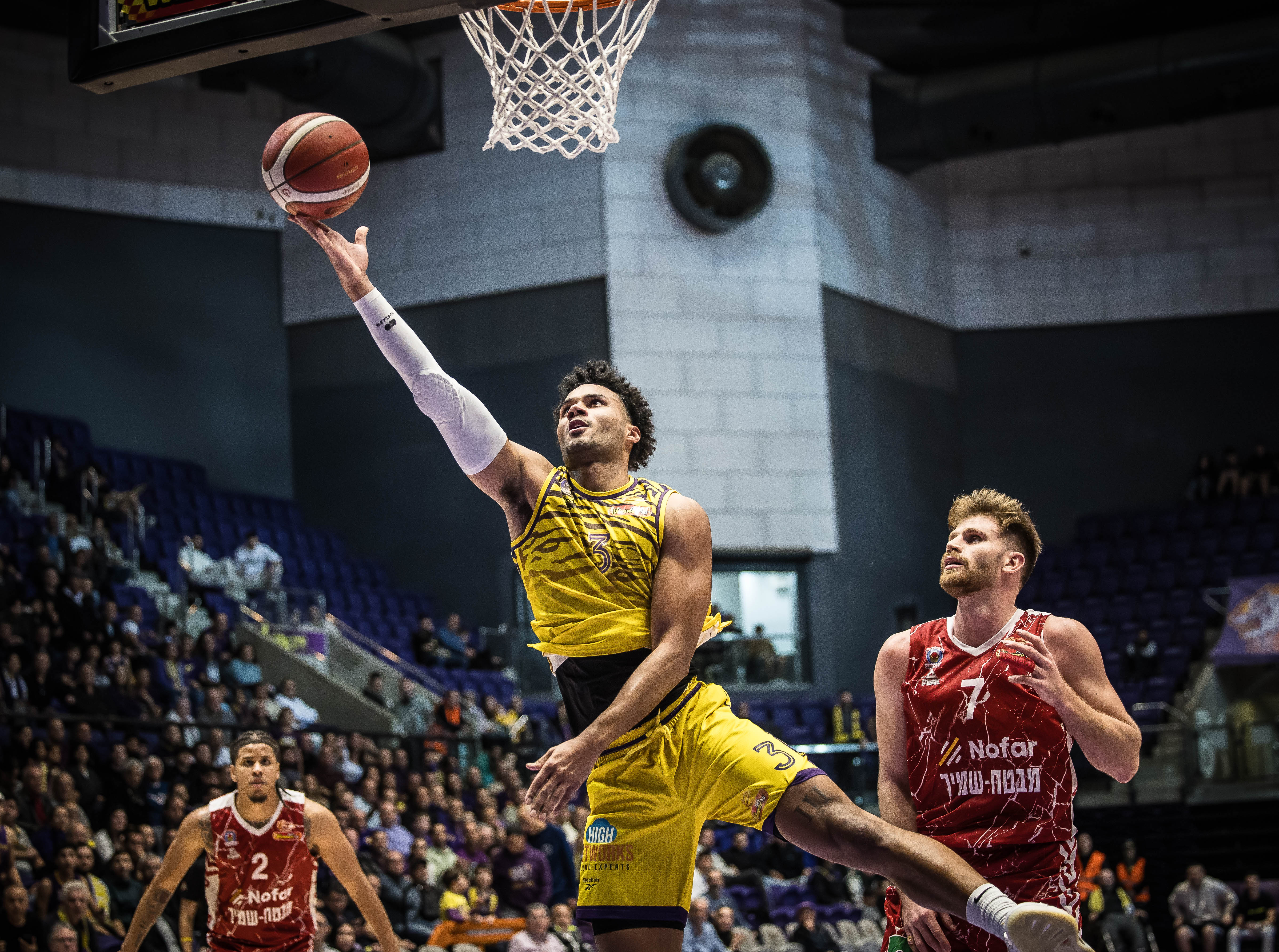 הפועל חולון שמרה על 100% הצלחה בבית