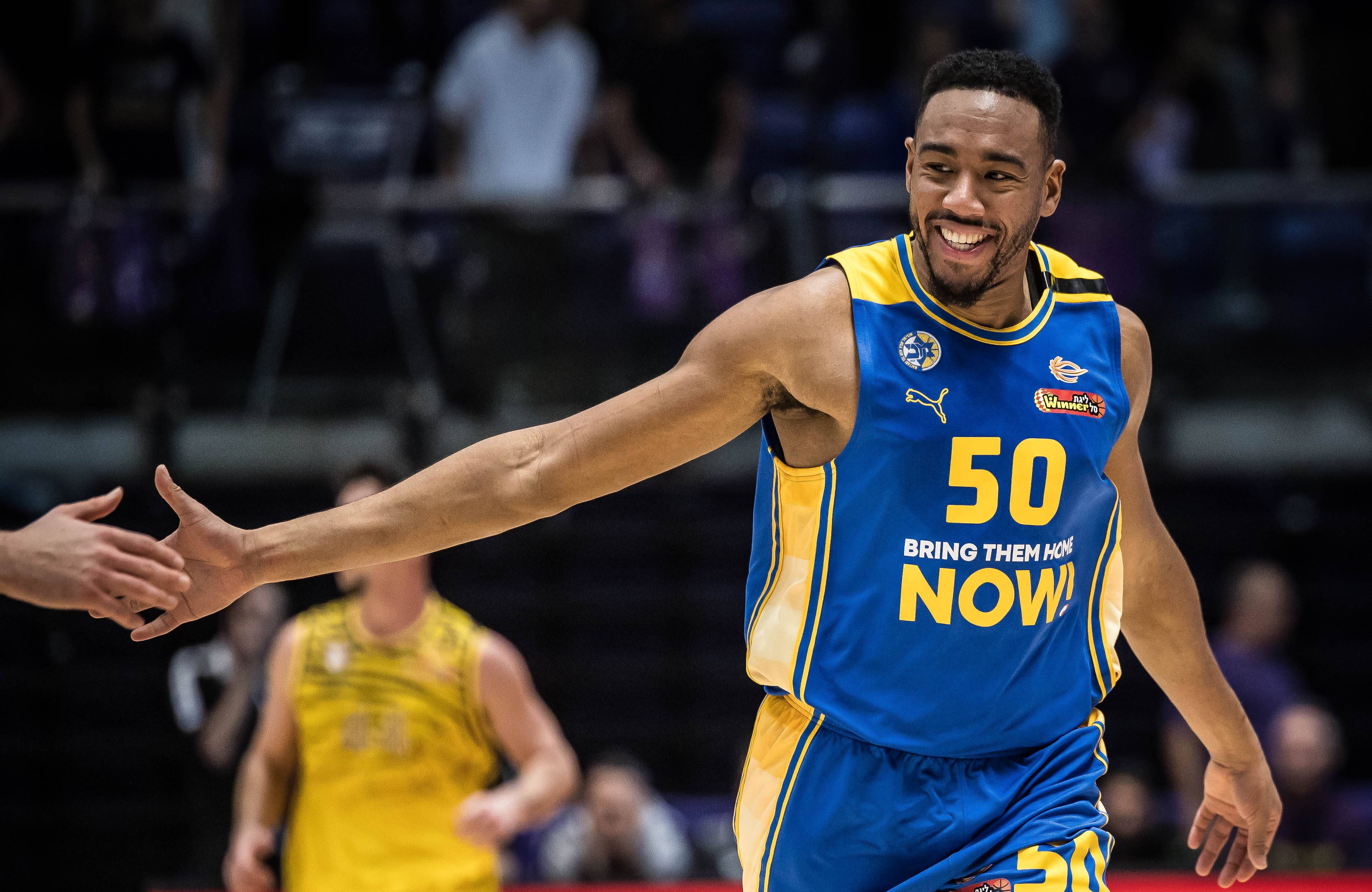 צפו: בונזי קולסון כיכב בניצחון בחולון