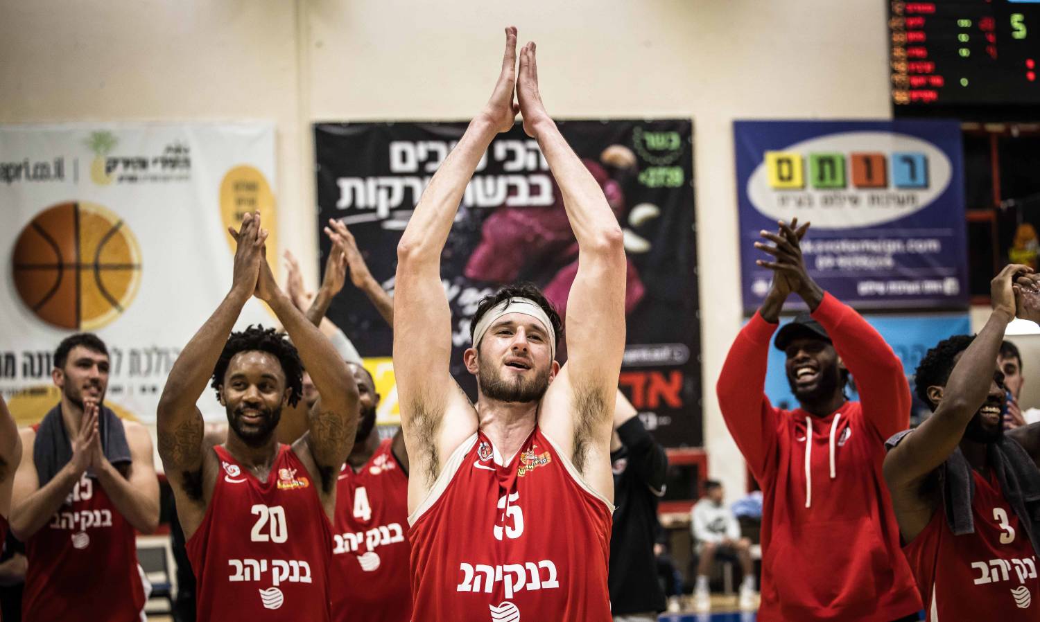 צפו: זאק הנקינס העביר הילוך בצבע