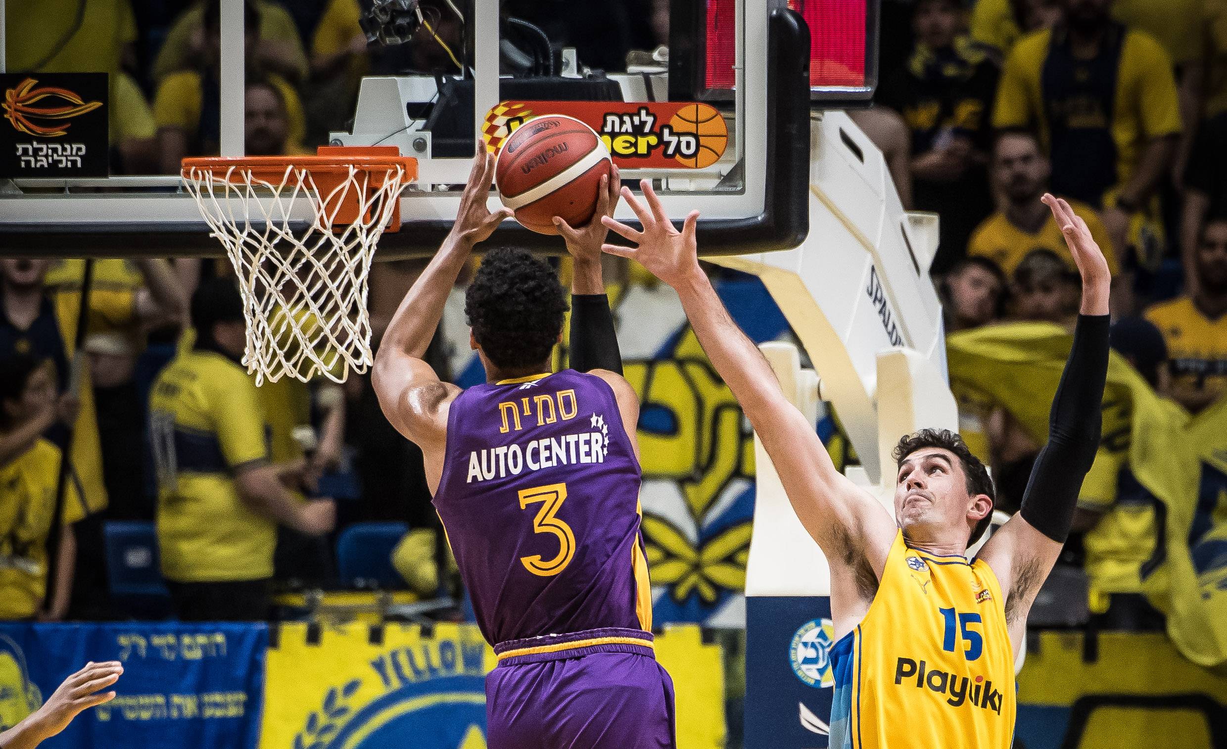 צפו: ג'סטין סמית' התבסס כמלך הדאנקים