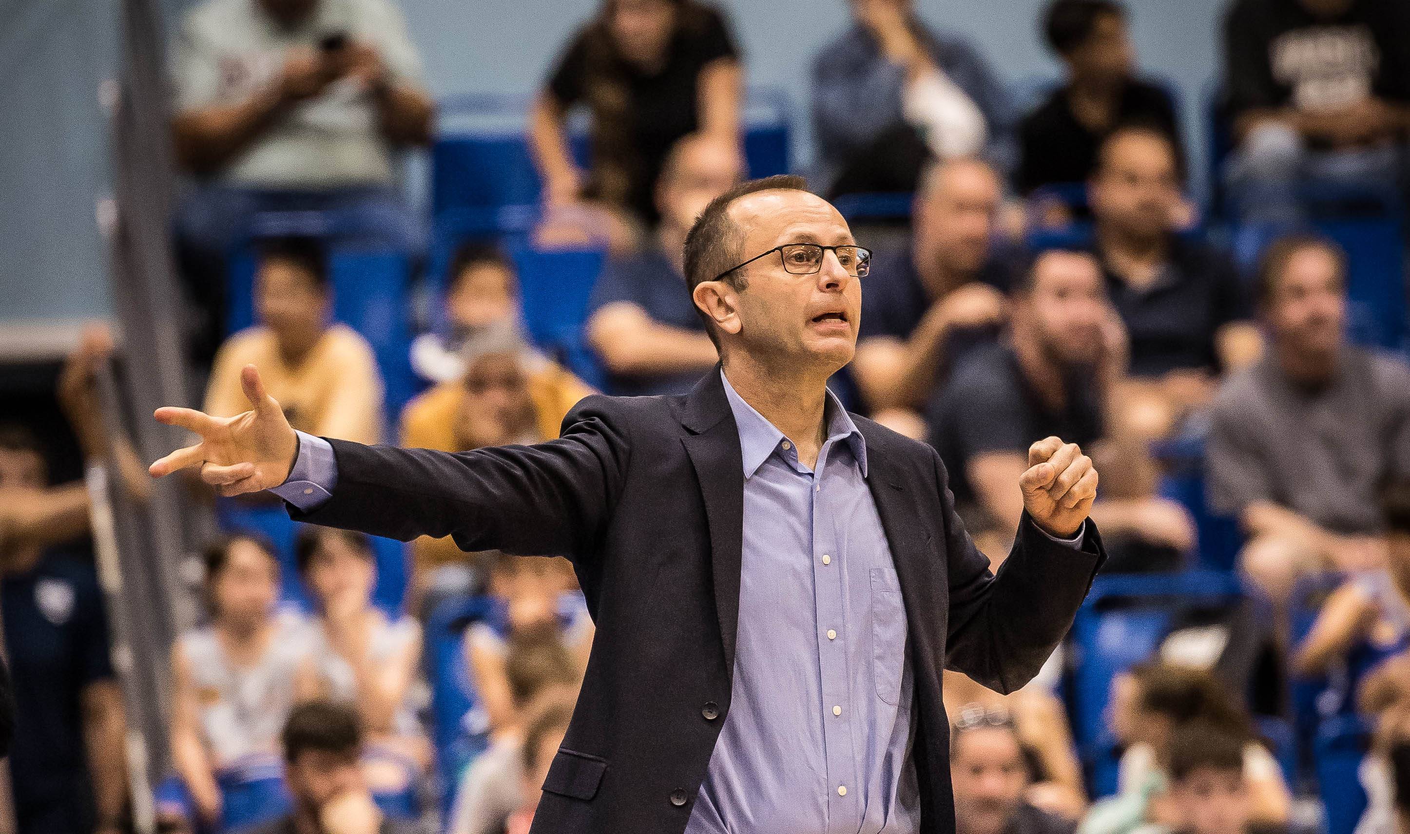 שמיר נפרד מהרצליה ולקח פסק זמן מאימון