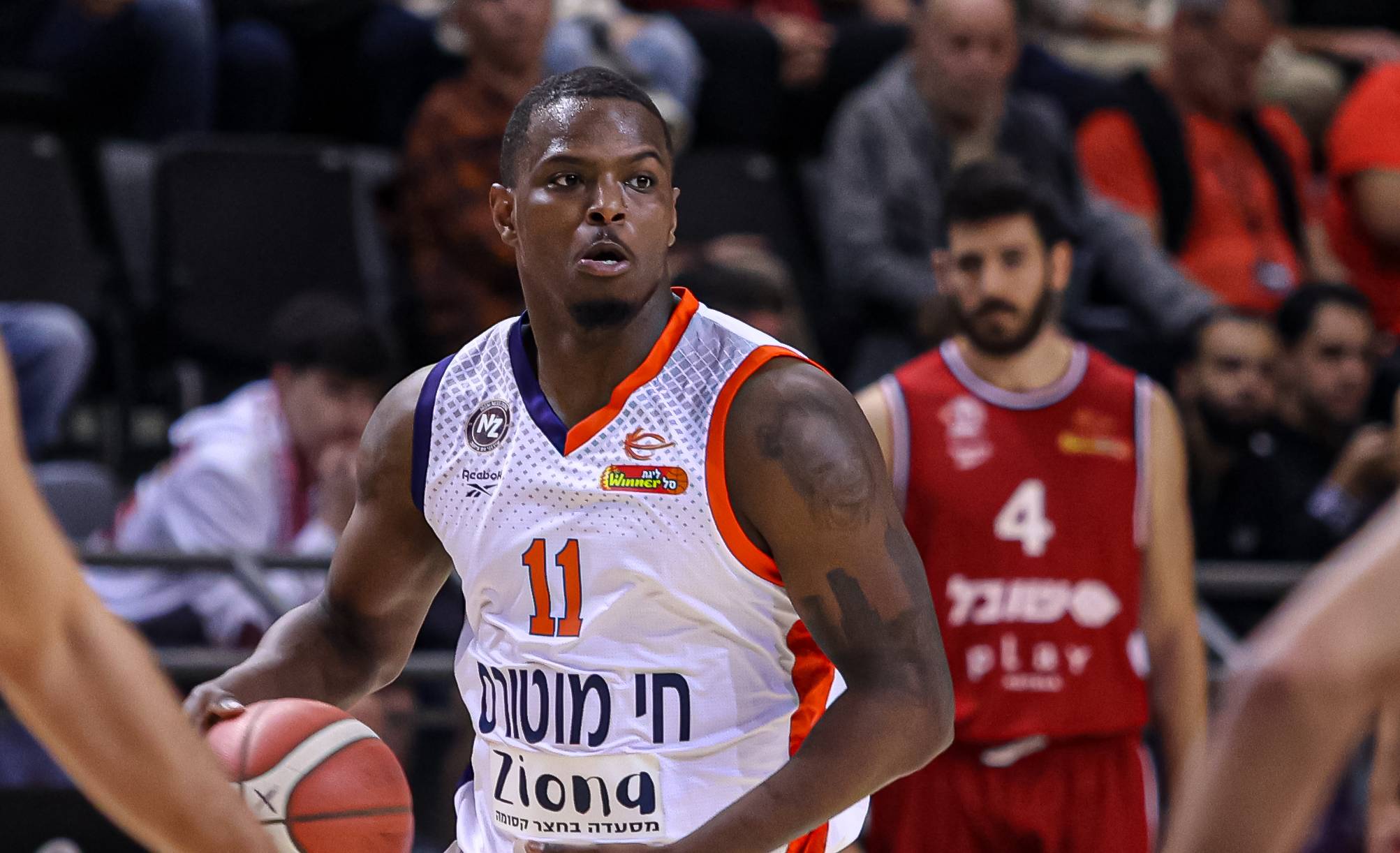 צפו: טריפל דאבל ענק לאייזיה ווייטהד