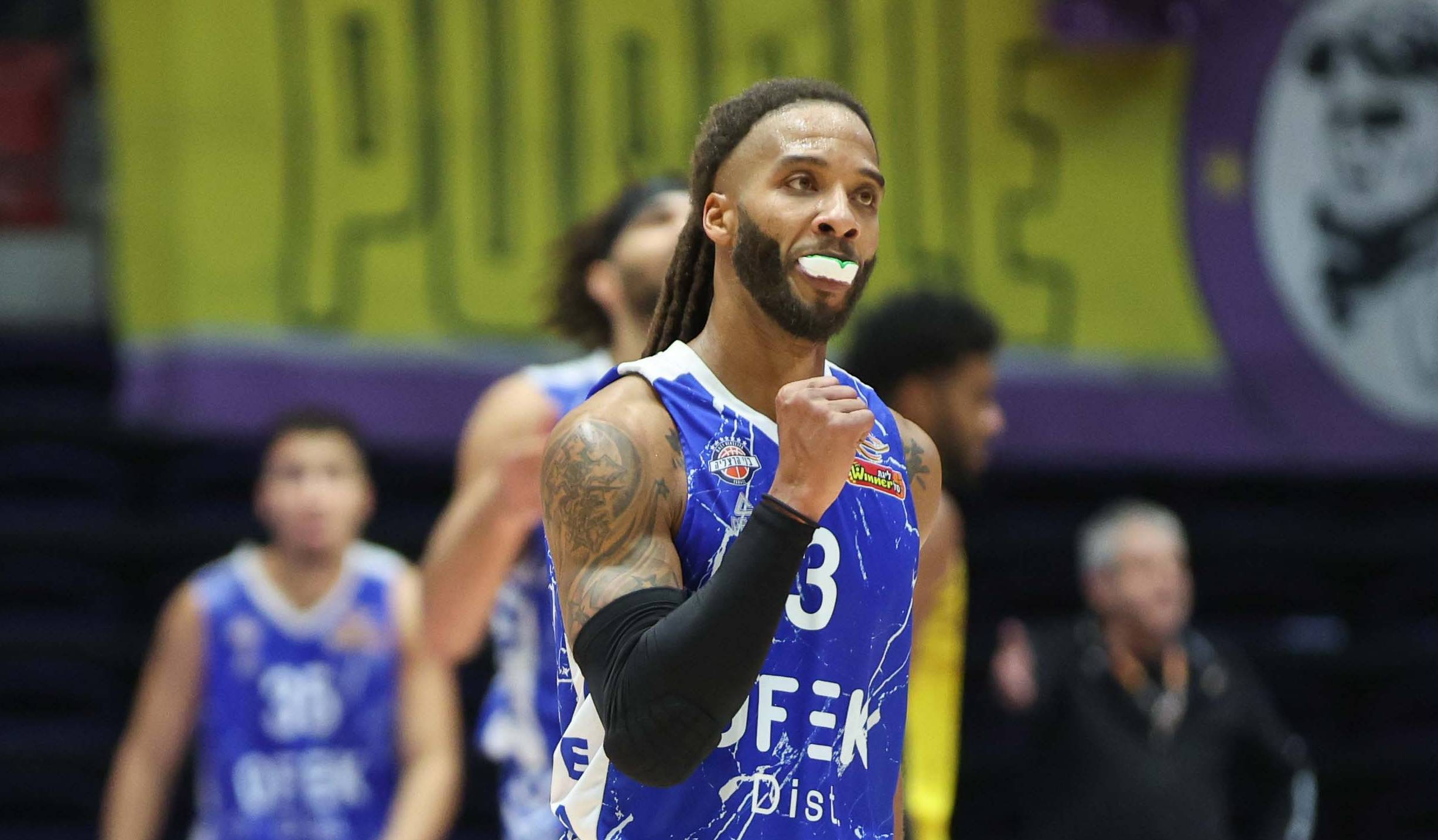 צפו: אדריאן בנקס בכושר קליעה נהדר