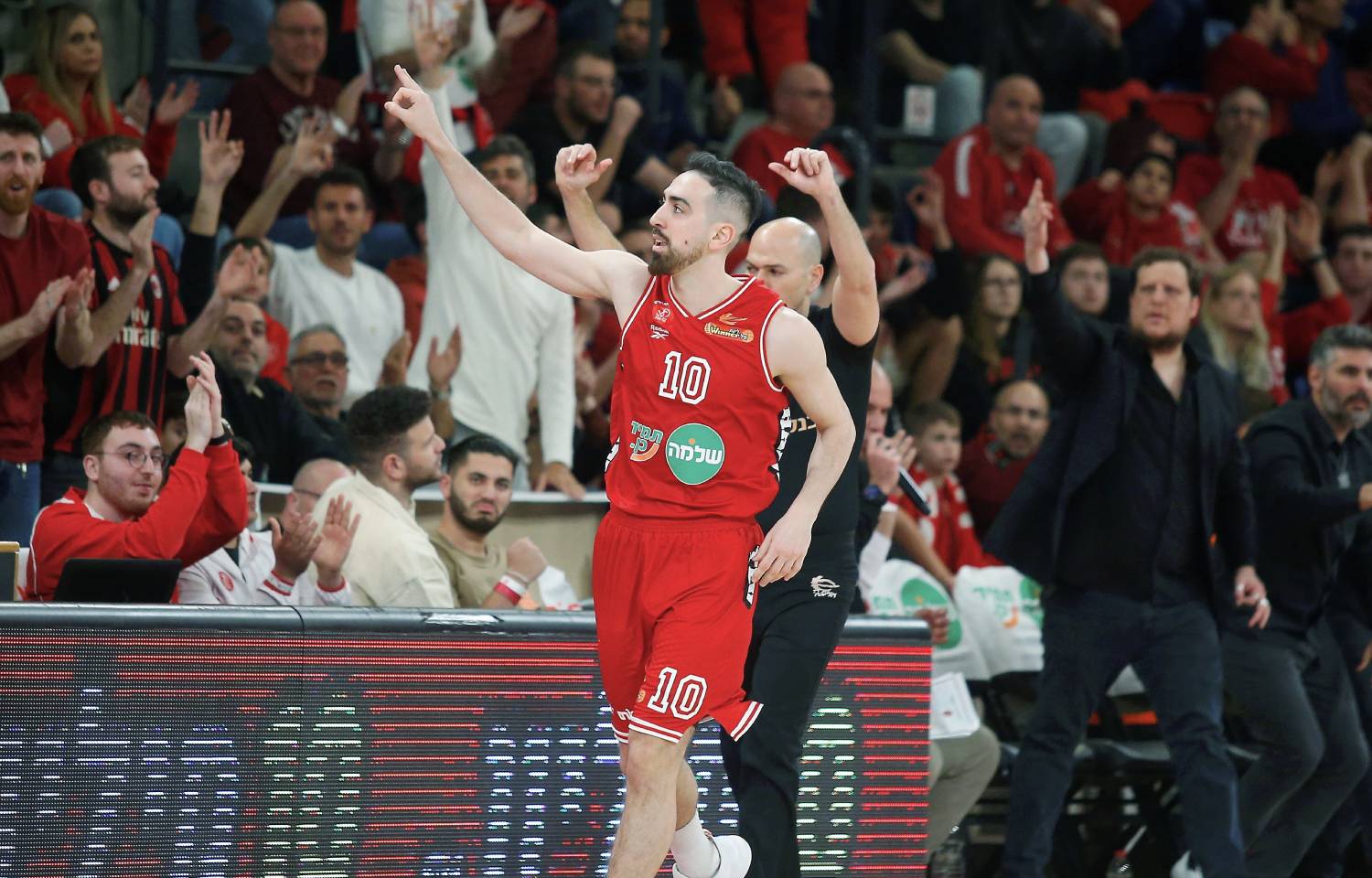 צפו: 16 אסיסטים לבר טימור הלוהט