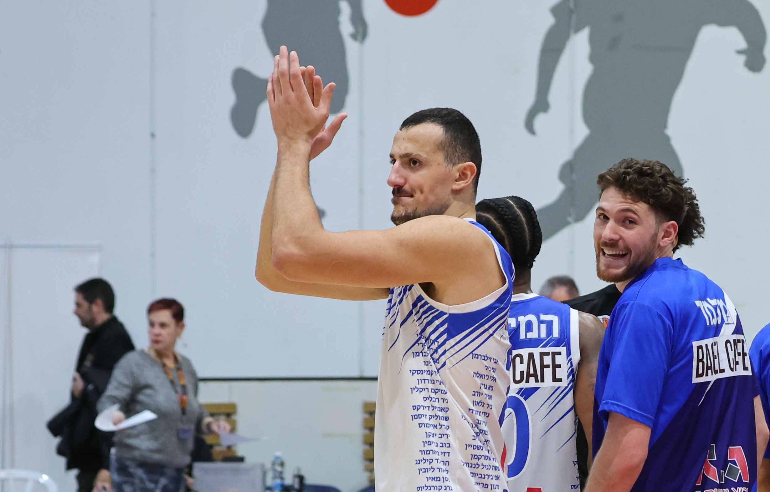 בניה סרור ממשיך במכבי עירוני רמת גן