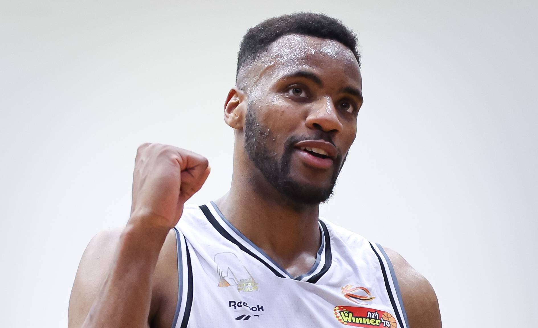 צפו: הופעה נפלאה בצבע לג'סטין בריגס